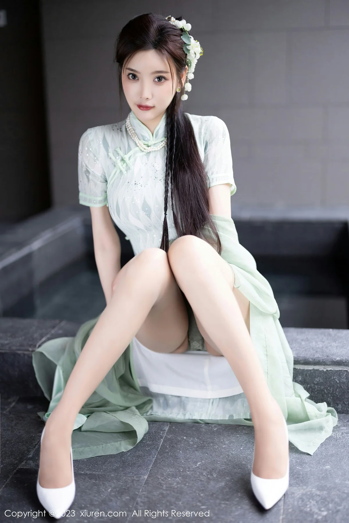 XiuRen 秀人 No.6983 杨晨晨Yome 淡绿色旗袍性感写真 - 6