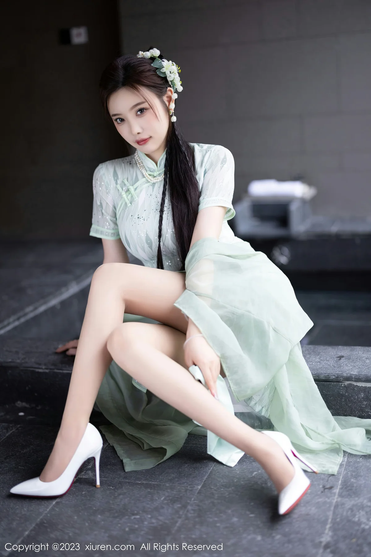 XiuRen 秀人 No.6983 杨晨晨Yome 淡绿色旗袍性感写真 - 8