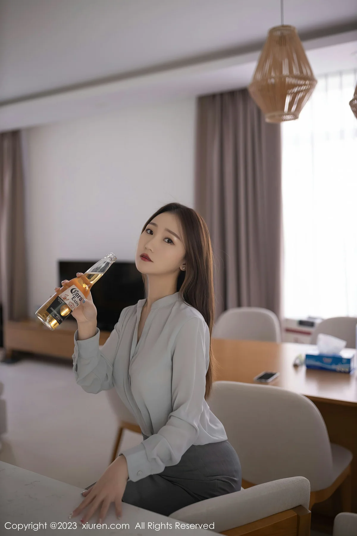 XiuRen 秀人 No.6989 杏子Yada “醉酒”主题拍摄性感写真1 - 2