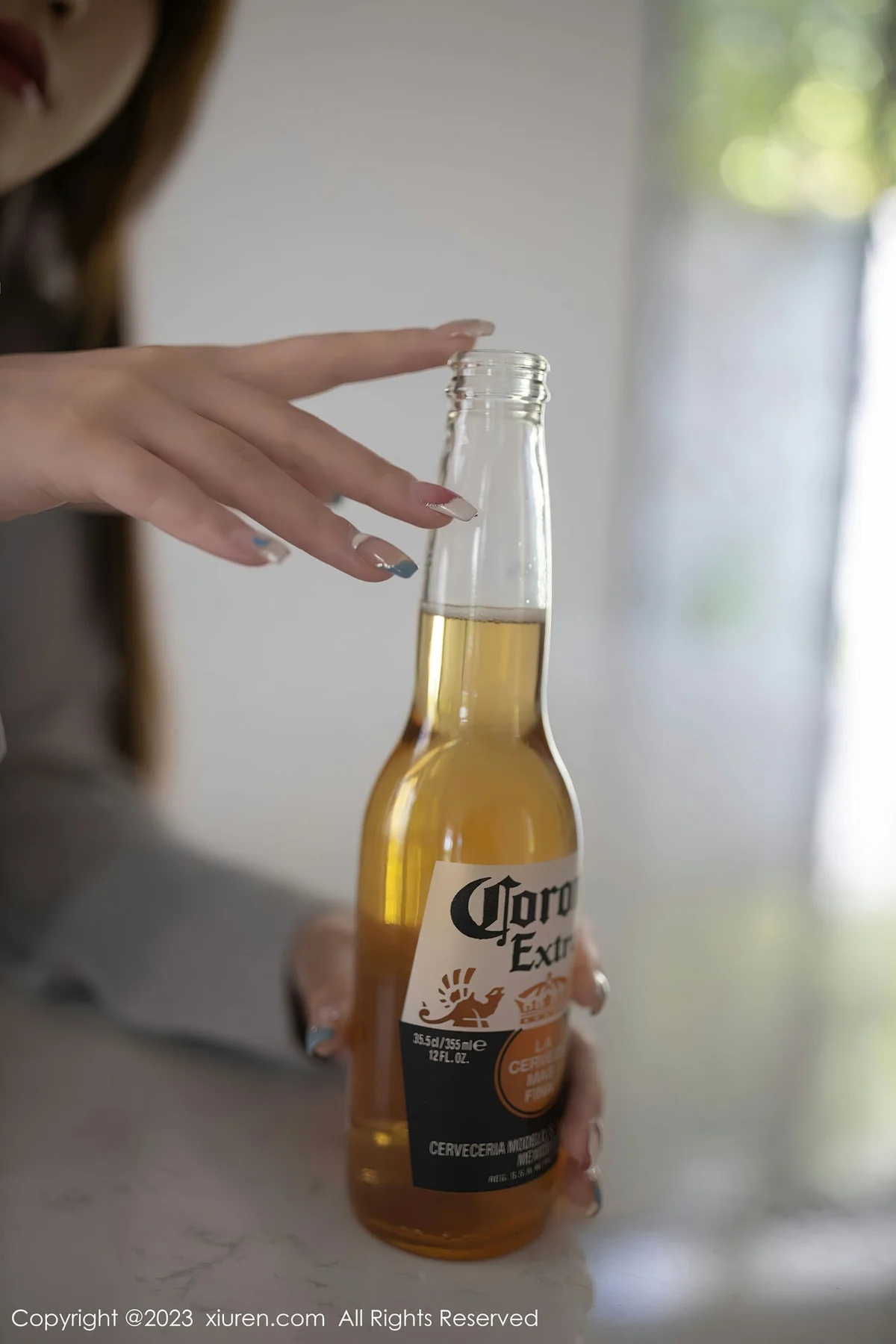 XiuRen 秀人 No.6989 杏子Yada “醉酒”主题拍摄性感写真1 - 4