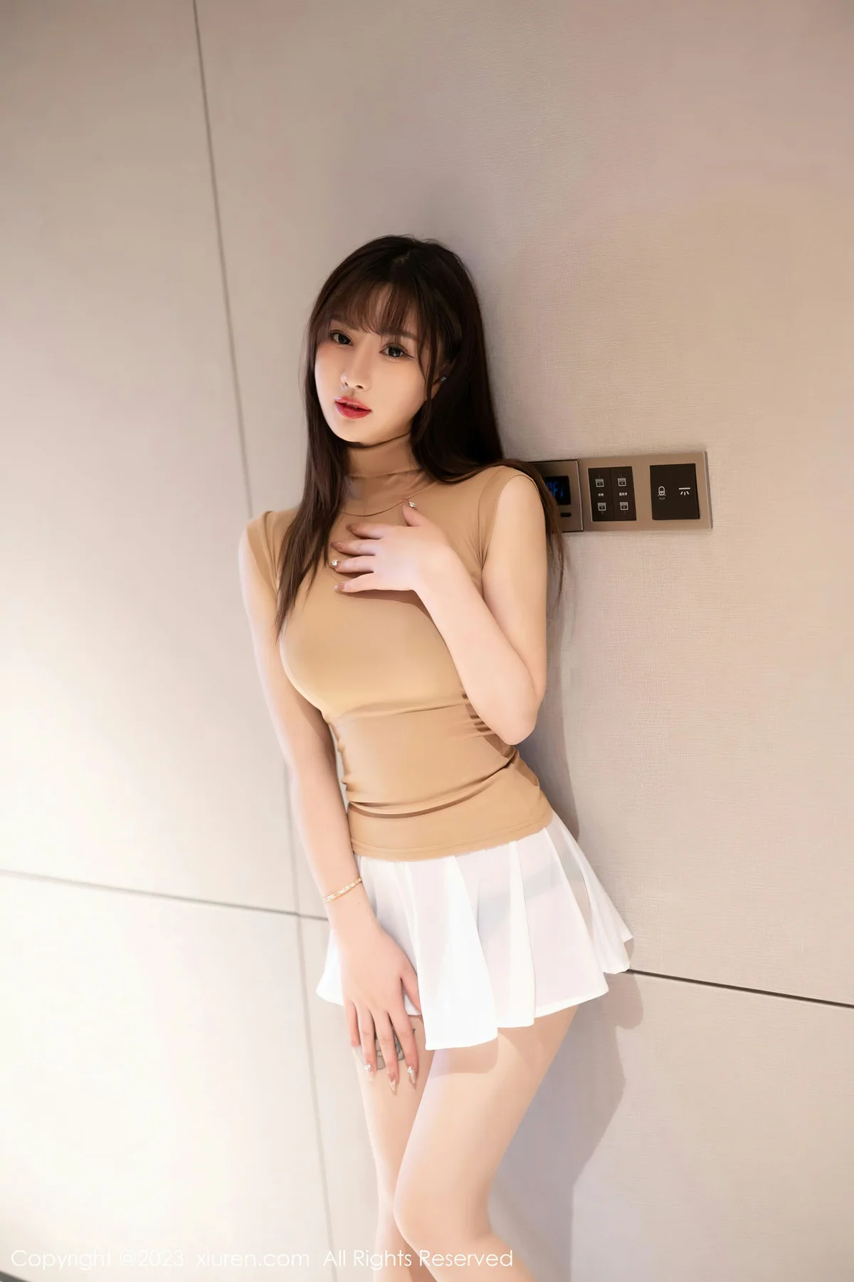 XiuRen 秀人 No.7013 张欣欣 诱人原色丝袜海南岛旅拍3 - 2