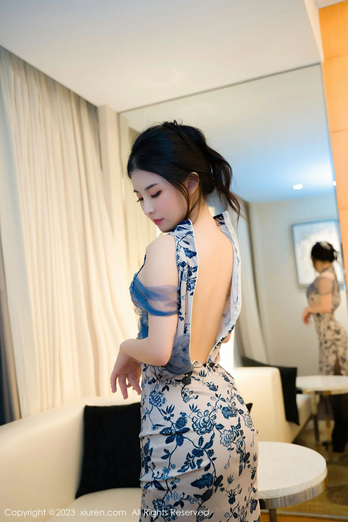 XiuRen 秀人 No.7024 柒喜小baby 蓝色图案旗袍性感写真 - 9