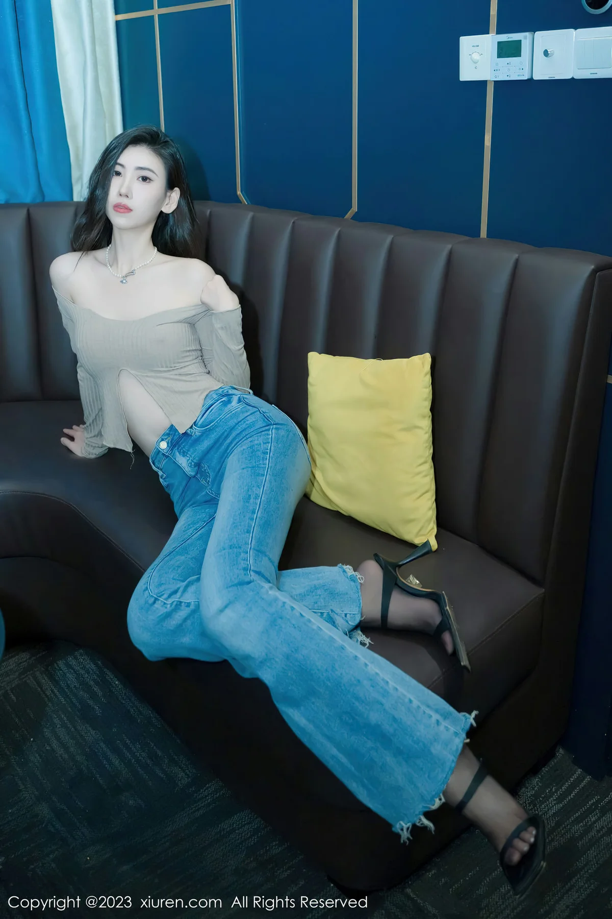 XiuRen 秀人 No.7041 章芃芃 魅惑黑丝性感写真 - 10