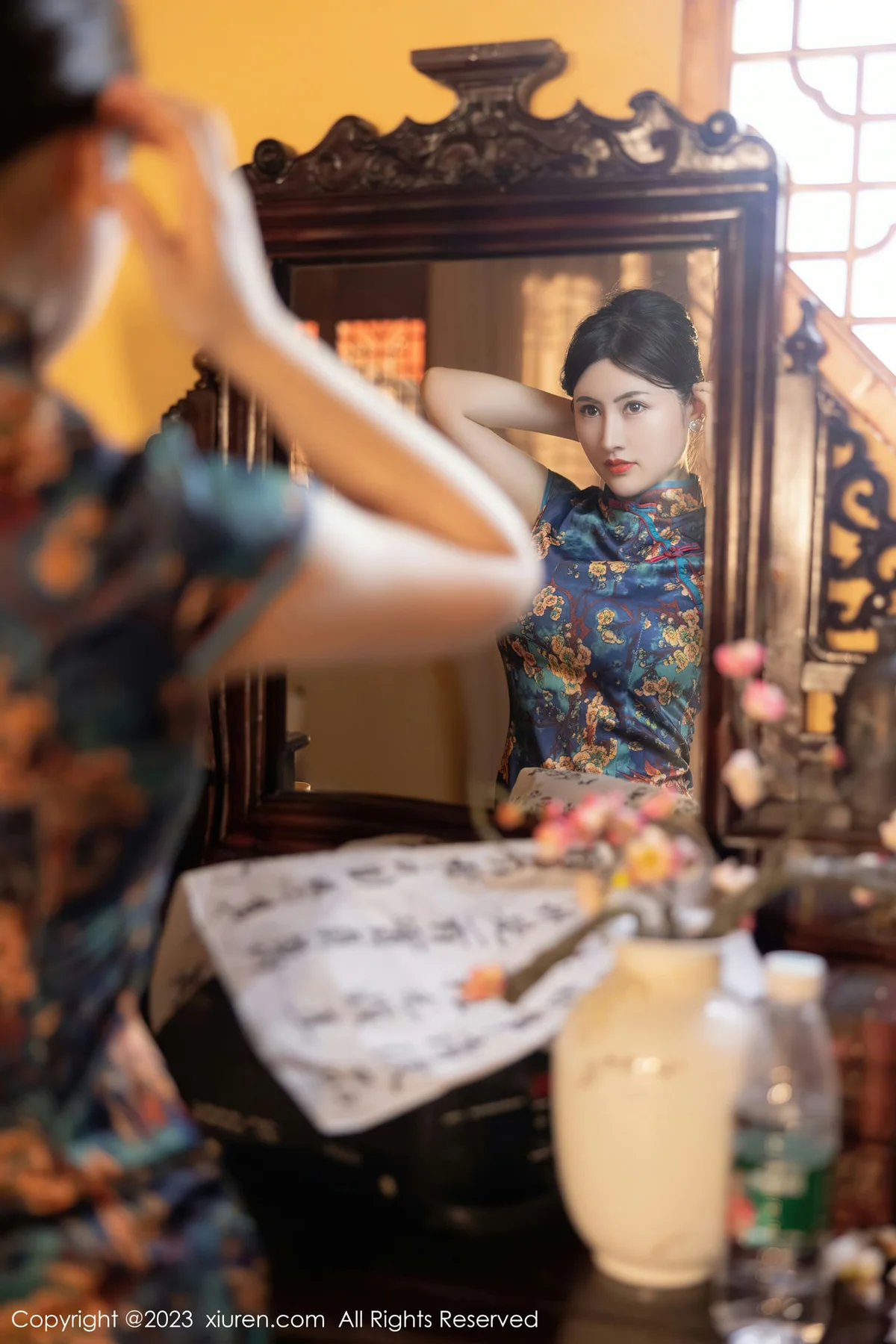 XiuRen 秀人 No.7051 诗诗kiki 蓝色图纹旗袍性感写真1 - 1