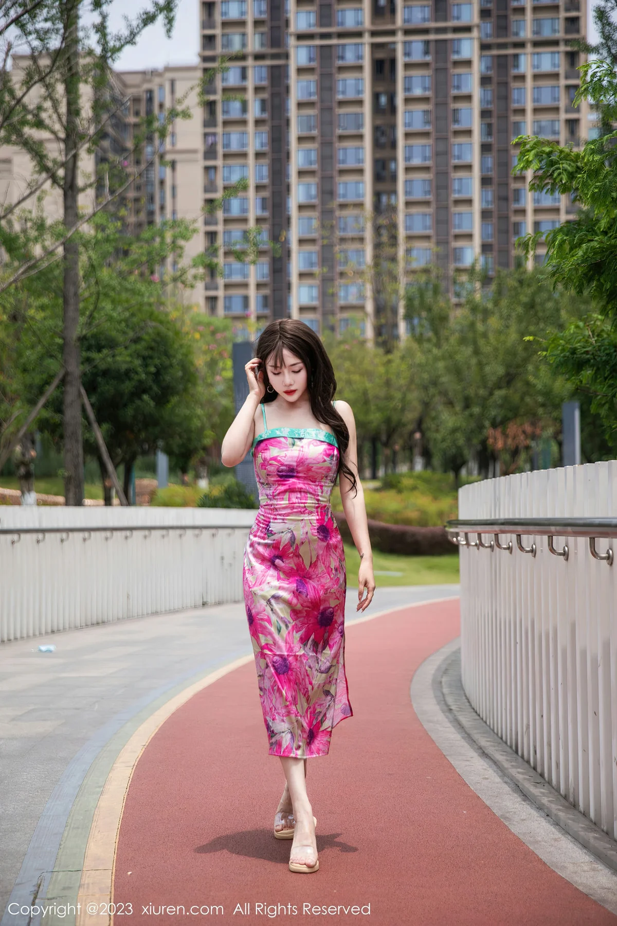 XiuRen 秀人 No.7065 严利娅Yuliya 网红情人裙性感写真 - 8