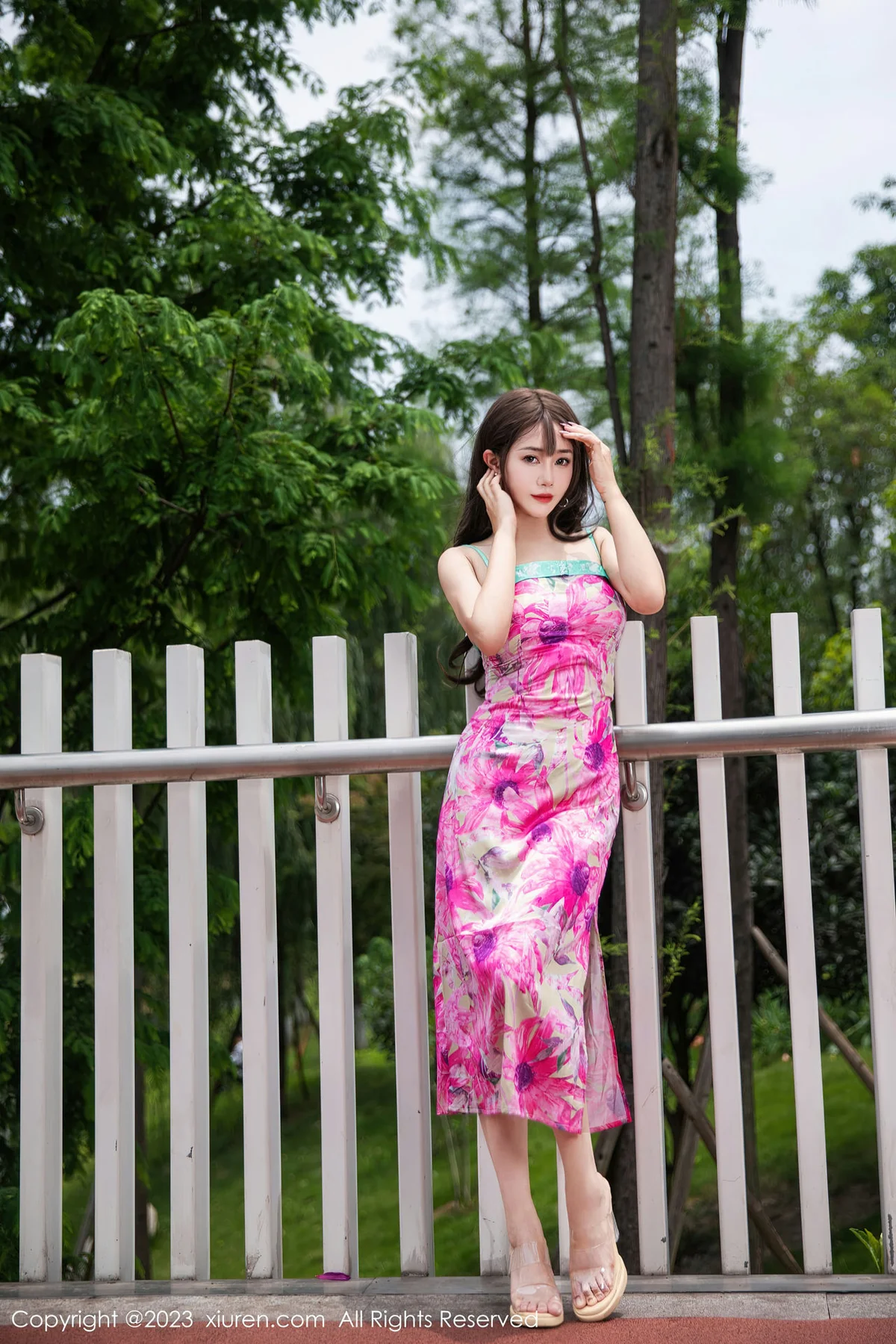 XiuRen 秀人 No.7065 严利娅Yuliya 网红情人裙性感写真 - 10