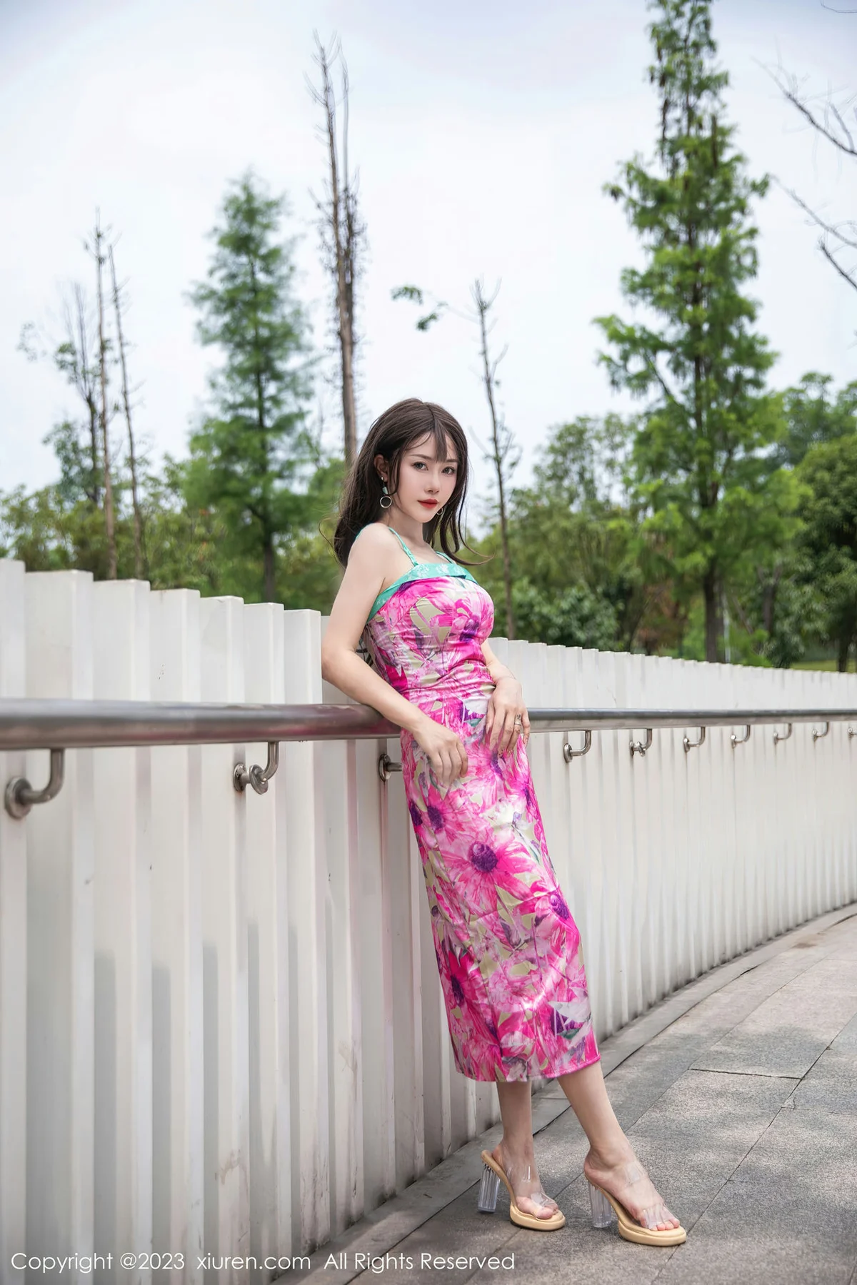 XiuRen 秀人 No.7065 严利娅Yuliya 网红情人裙性感写真 - 2