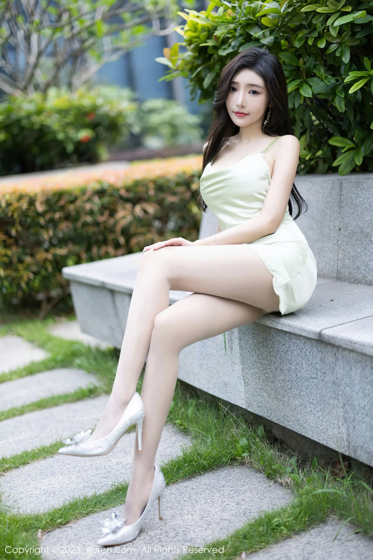 XiuRen 秀人 No.7077 王馨瑶yanni 吊带短裙性感写真1 - 5