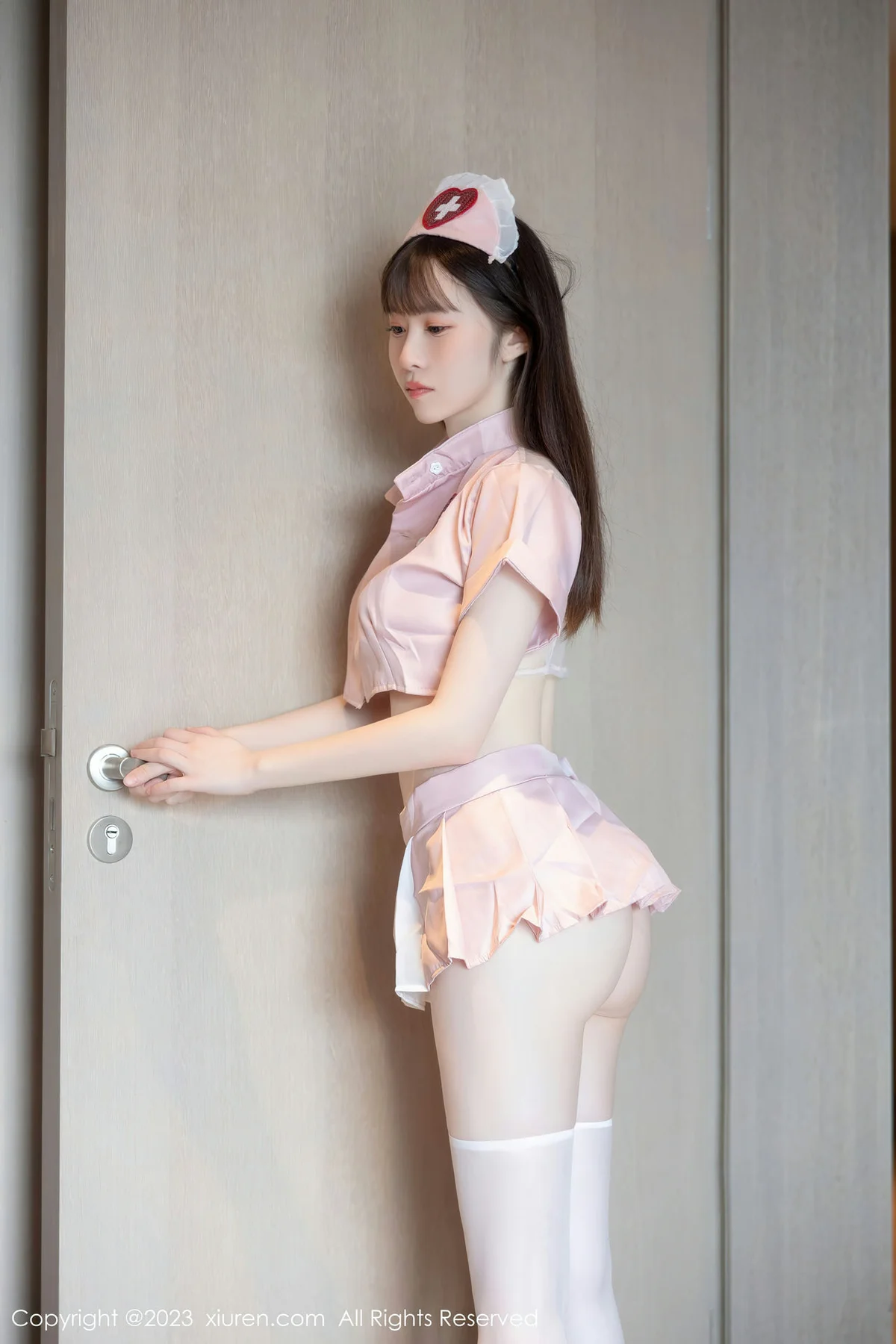 XiuRen 秀人 No.7090 林悠悠 情趣护士性感写真1 - 4