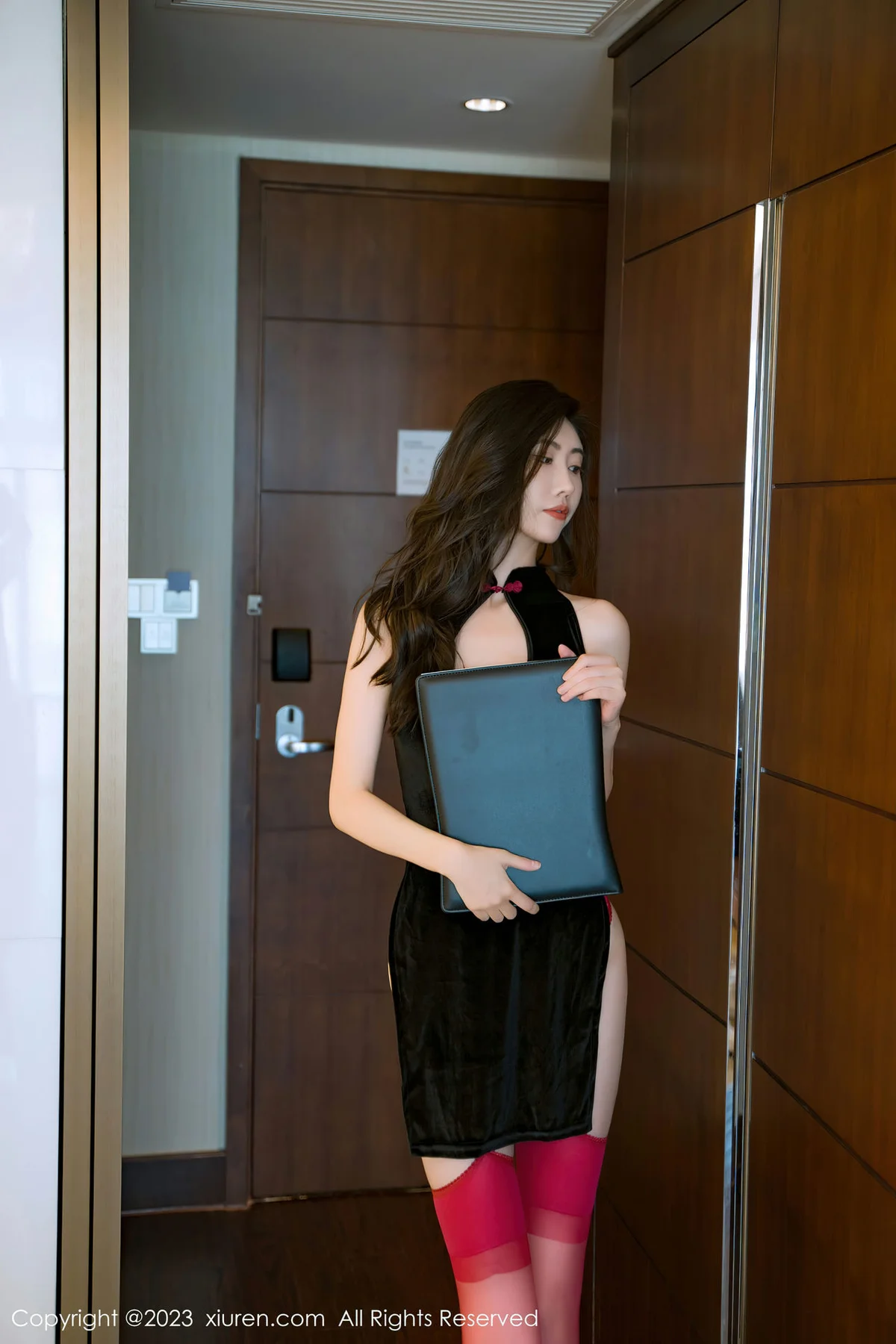 XiuRen 秀人 No.7128  章芃芃 黑色情趣旗袍性感写真2 - 7