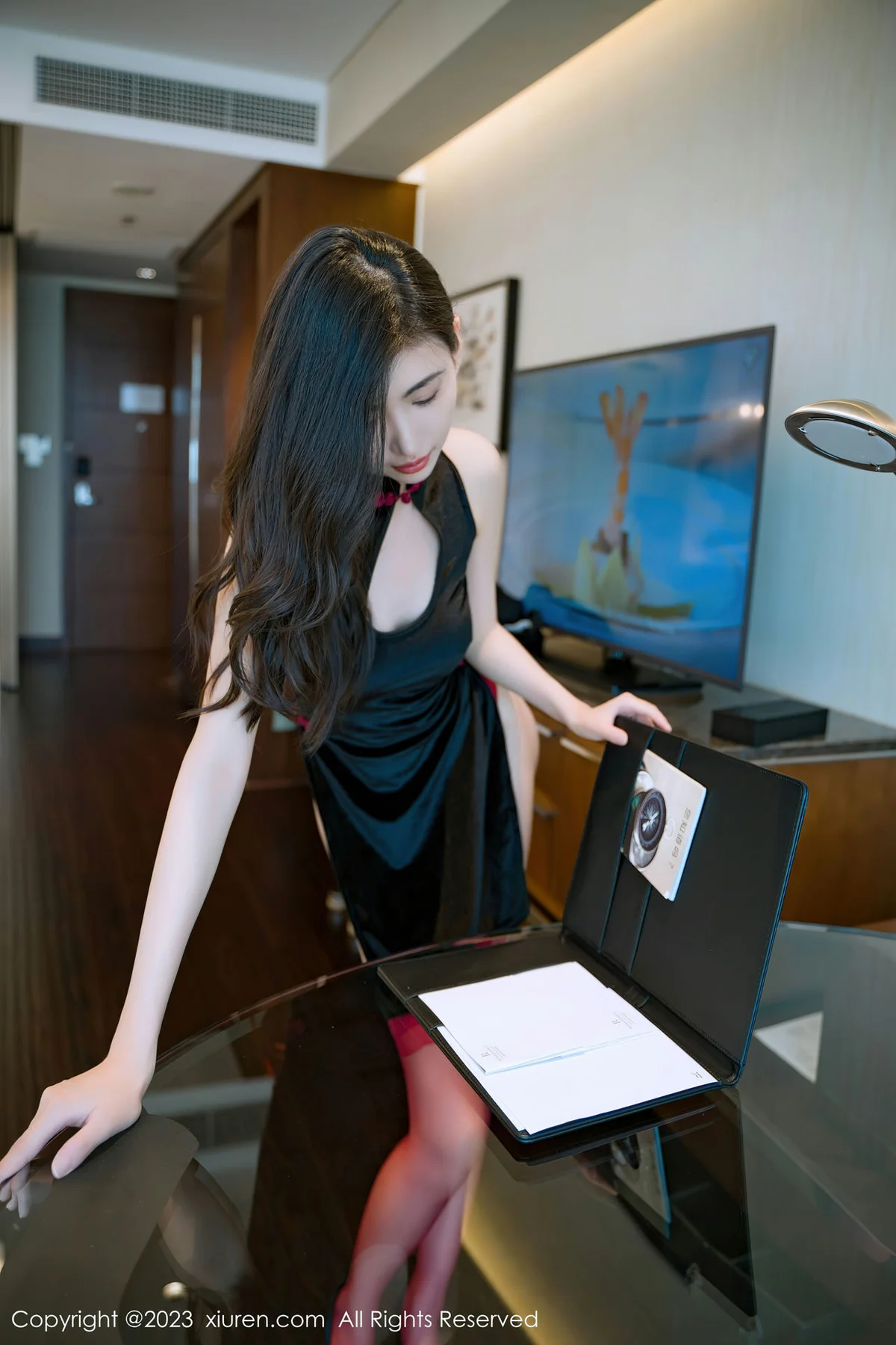 XiuRen 秀人 No.7128  章芃芃 黑色情趣旗袍性感写真2 - 10