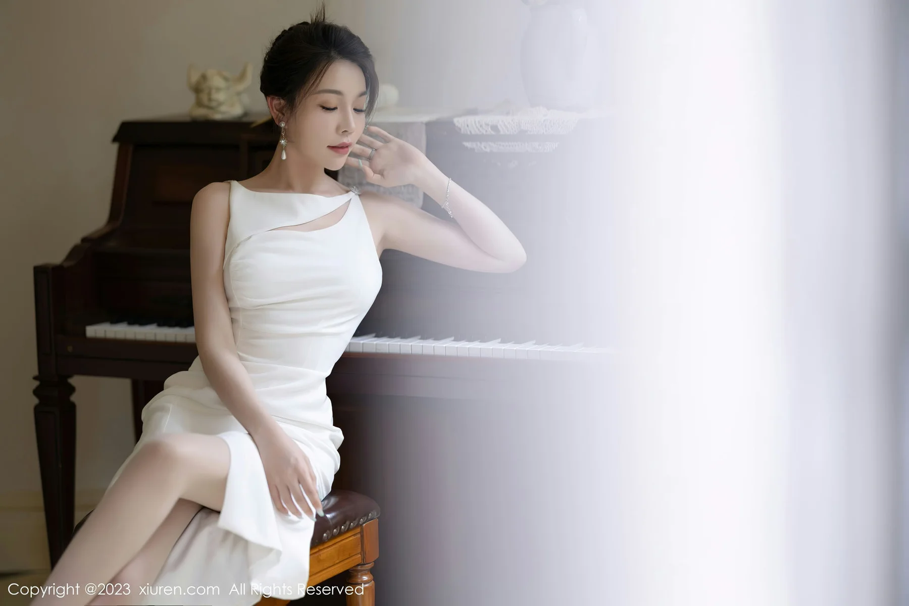 XiuRen 秀人 No.7155  徐莉芝Booty 白色蕾丝性感写真1 - 2