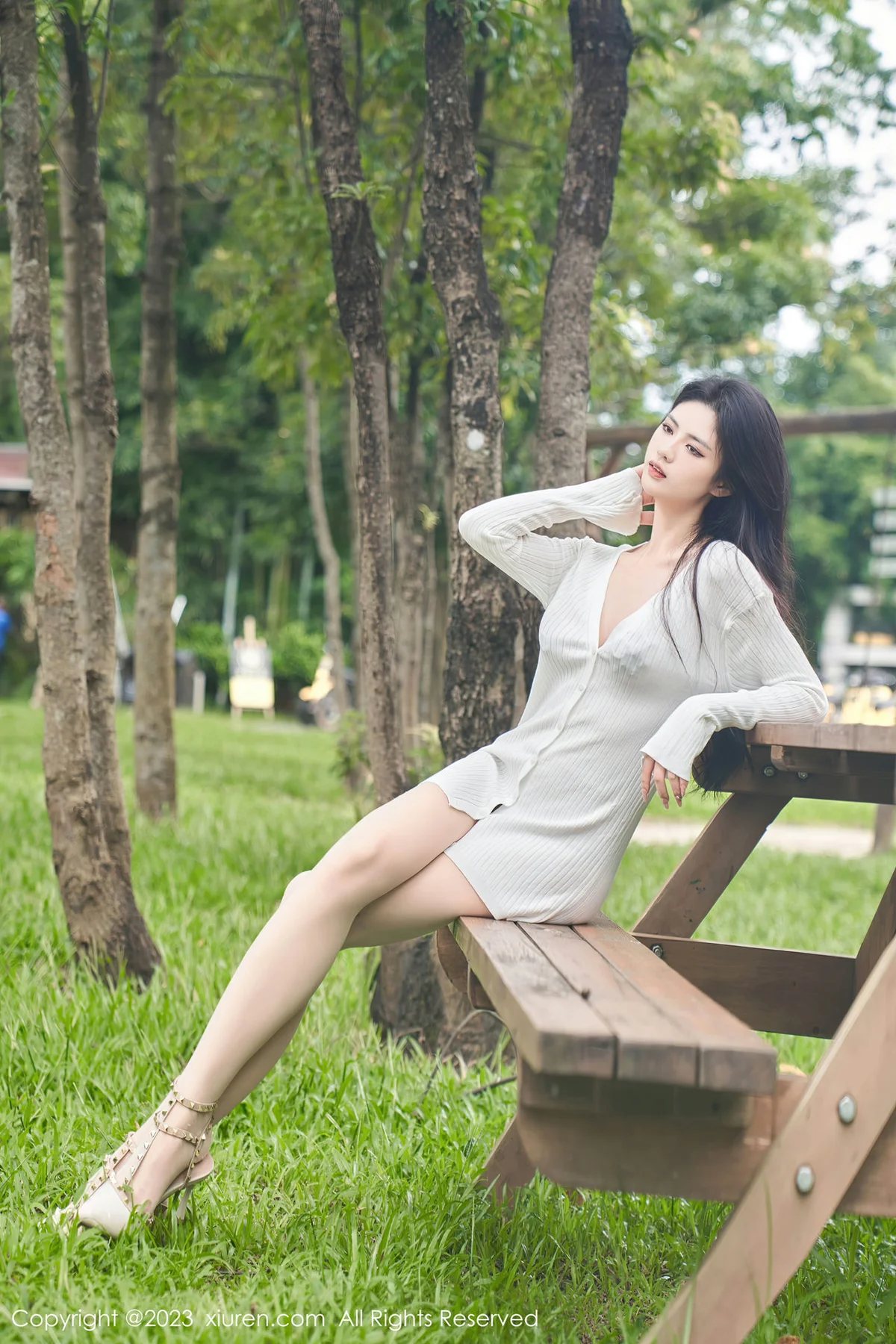 XiuRen 秀人 No.7162  浅浅Danny 户外拍摄性感写真 - 1