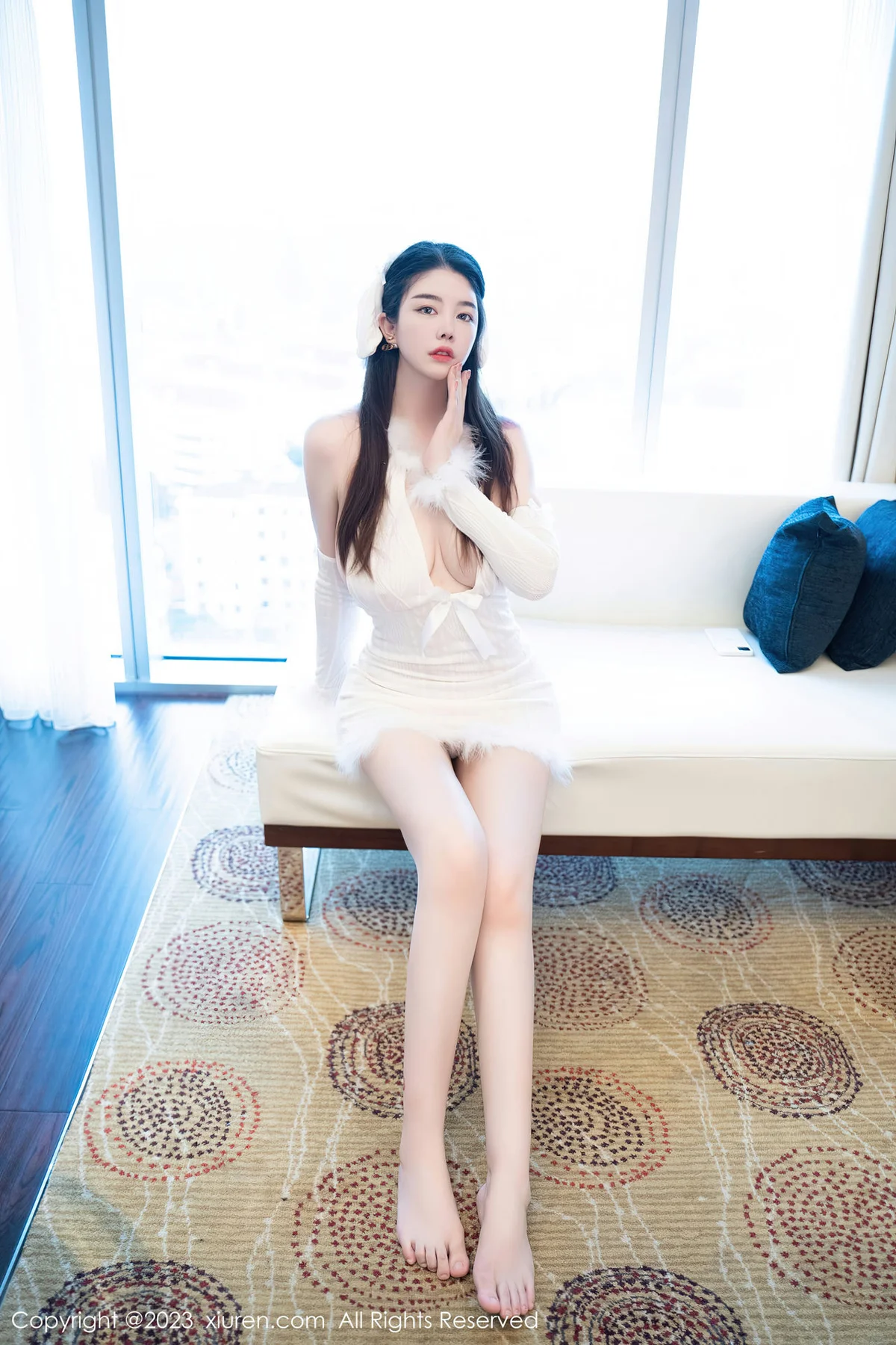 XiuRen 秀人 No.7172  樱桃小犊子 白色毛绒露肩性感写真 - 6