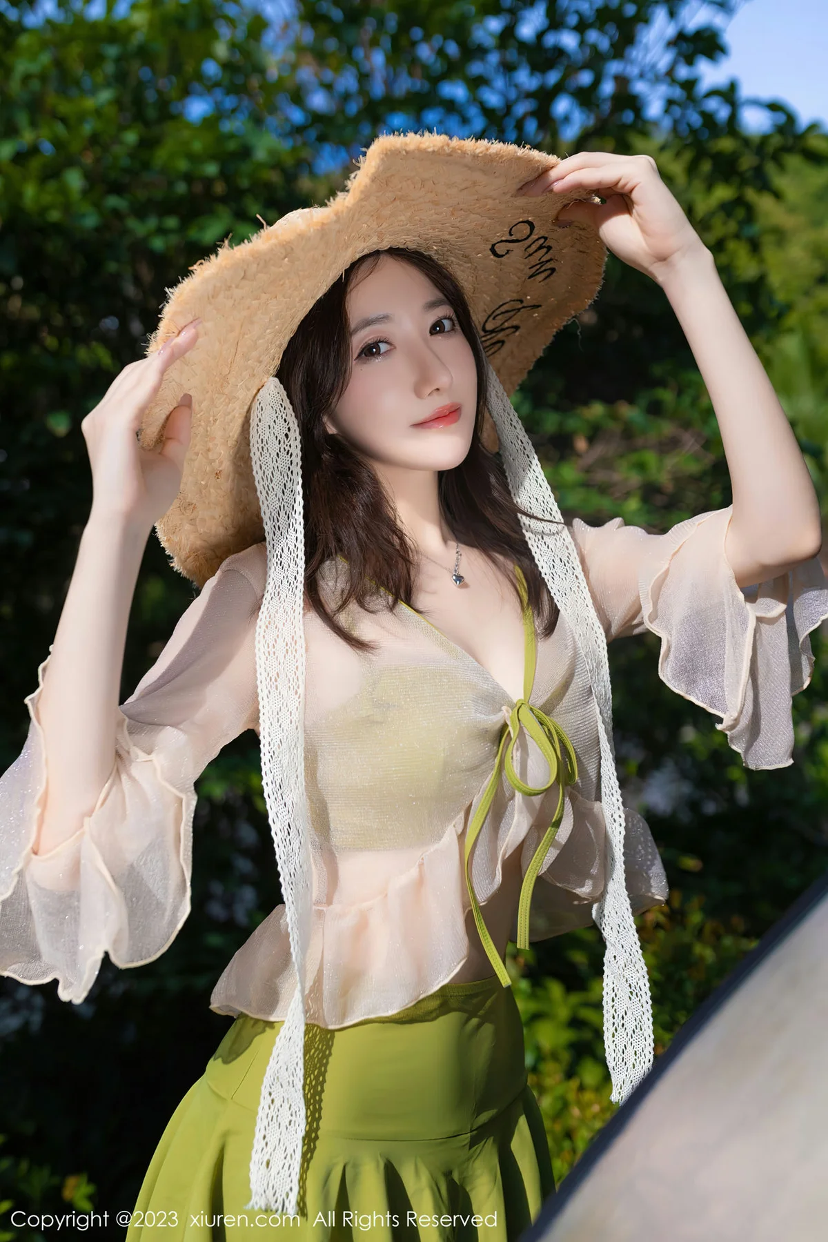 XiuRen 秀人 No.7189  鱼子酱Fish 果绿色服饰泰国旅拍11 - 1