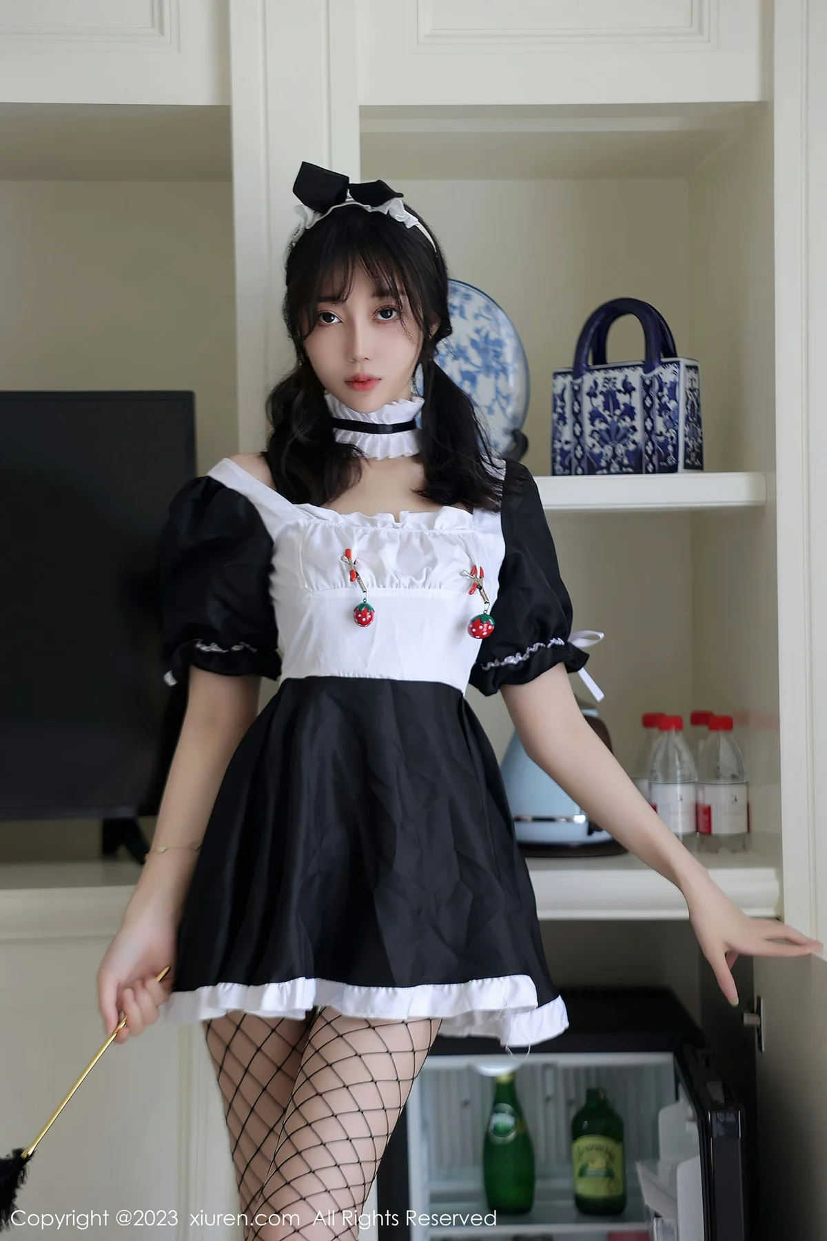 XiuRen 秀人 No.7217  玥儿玥er 黑白拼色女仆杭州旅拍33 - 1