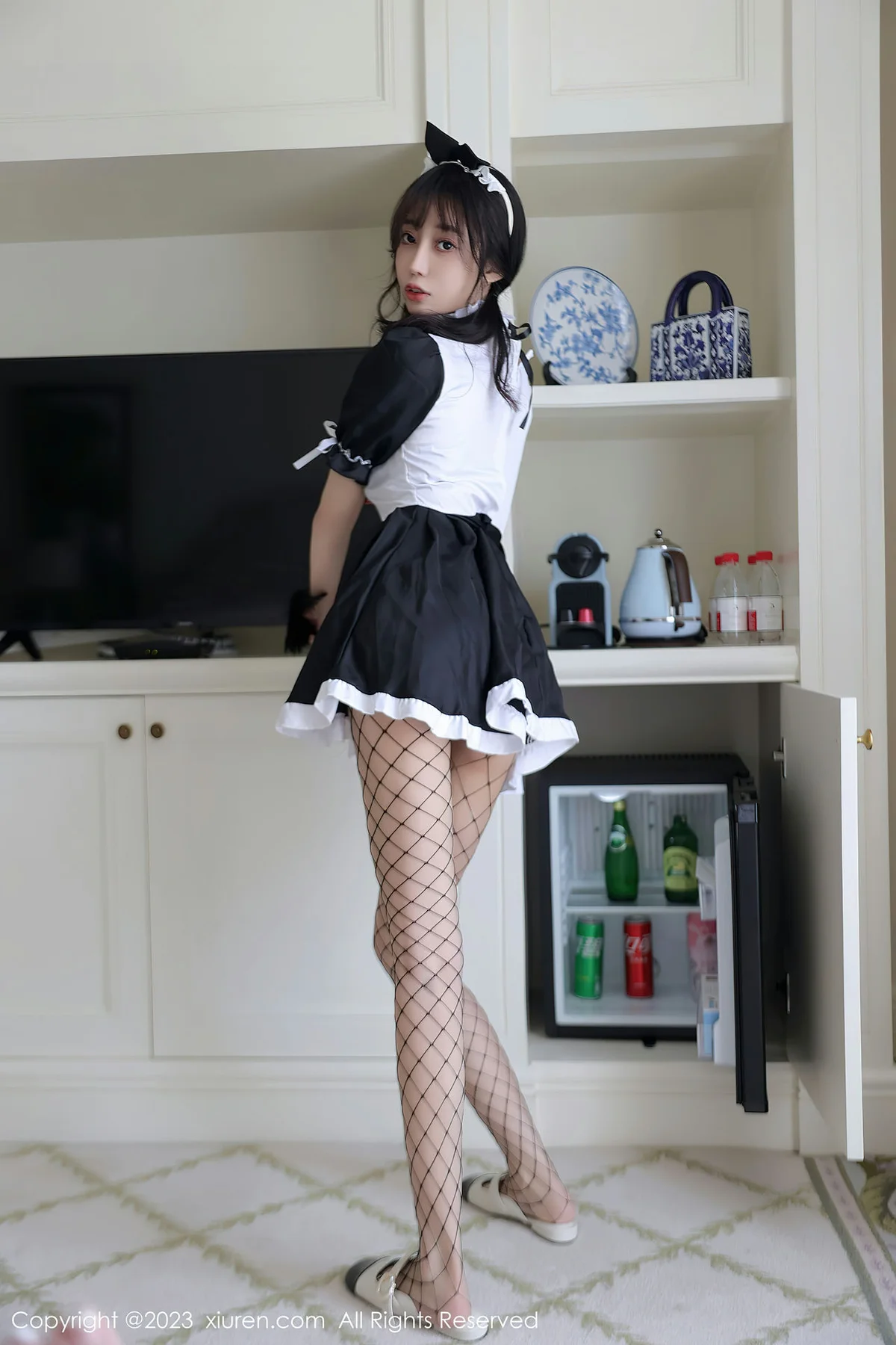 XiuRen 秀人 No.7217  玥儿玥er 黑白拼色女仆杭州旅拍33 - 3