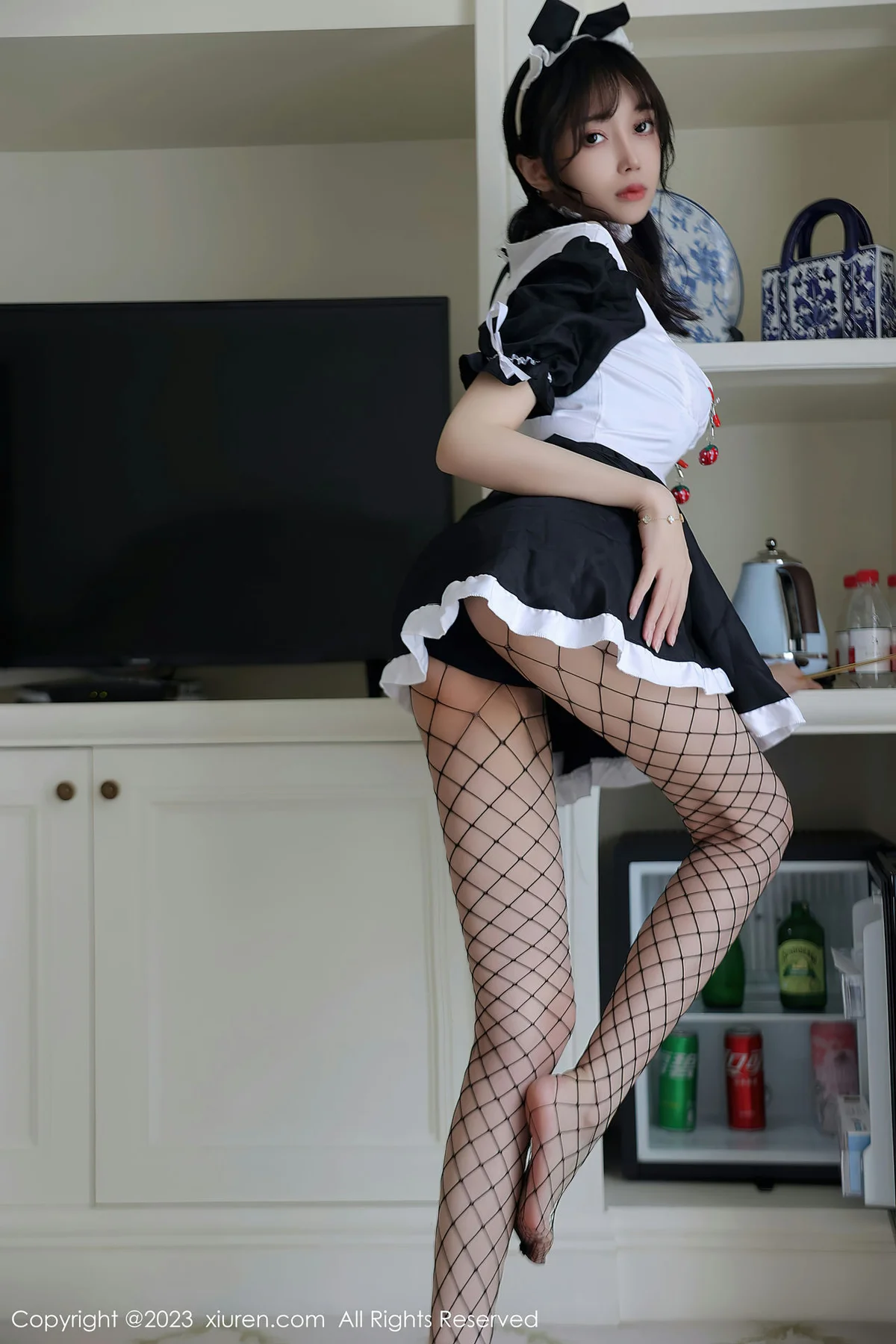XiuRen 秀人 No.7217  玥儿玥er 黑白拼色女仆杭州旅拍33 - 8