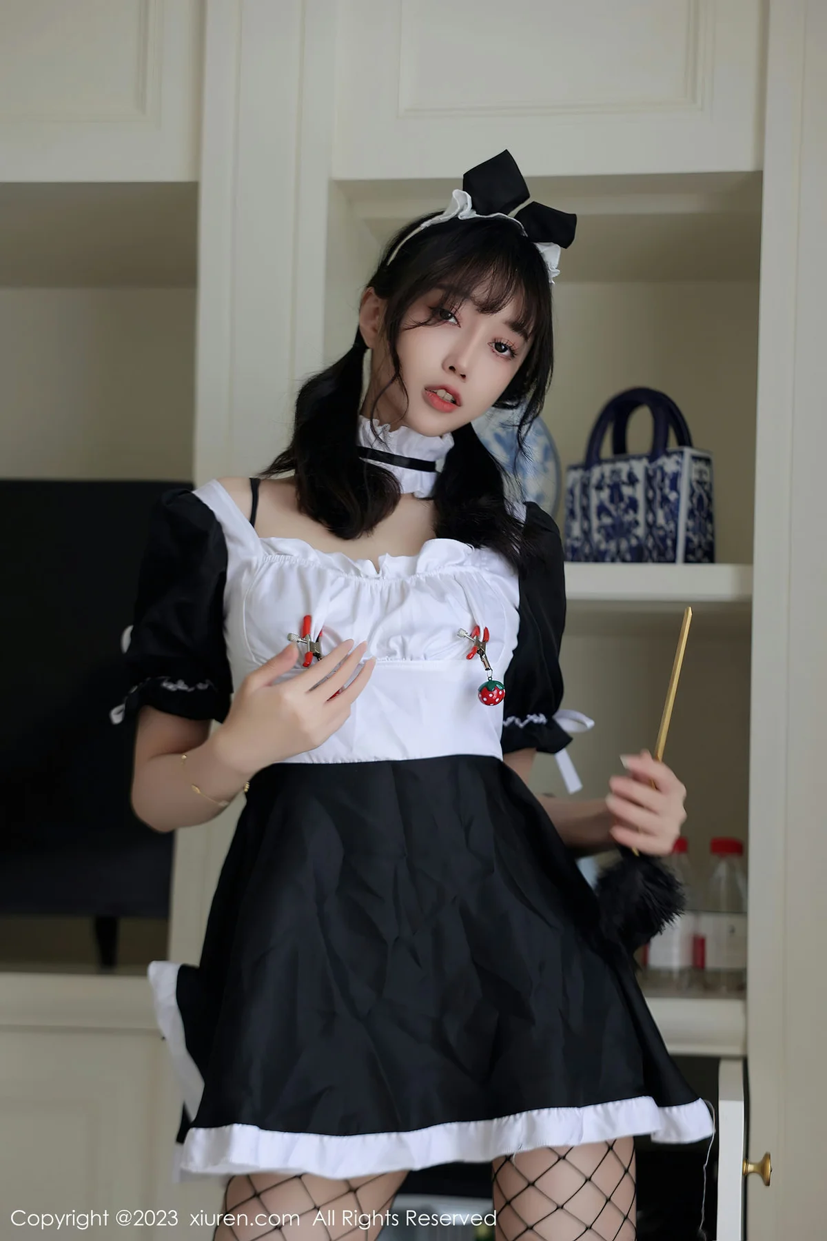 XiuRen 秀人 No.7217  玥儿玥er 黑白拼色女仆杭州旅拍33 - 2