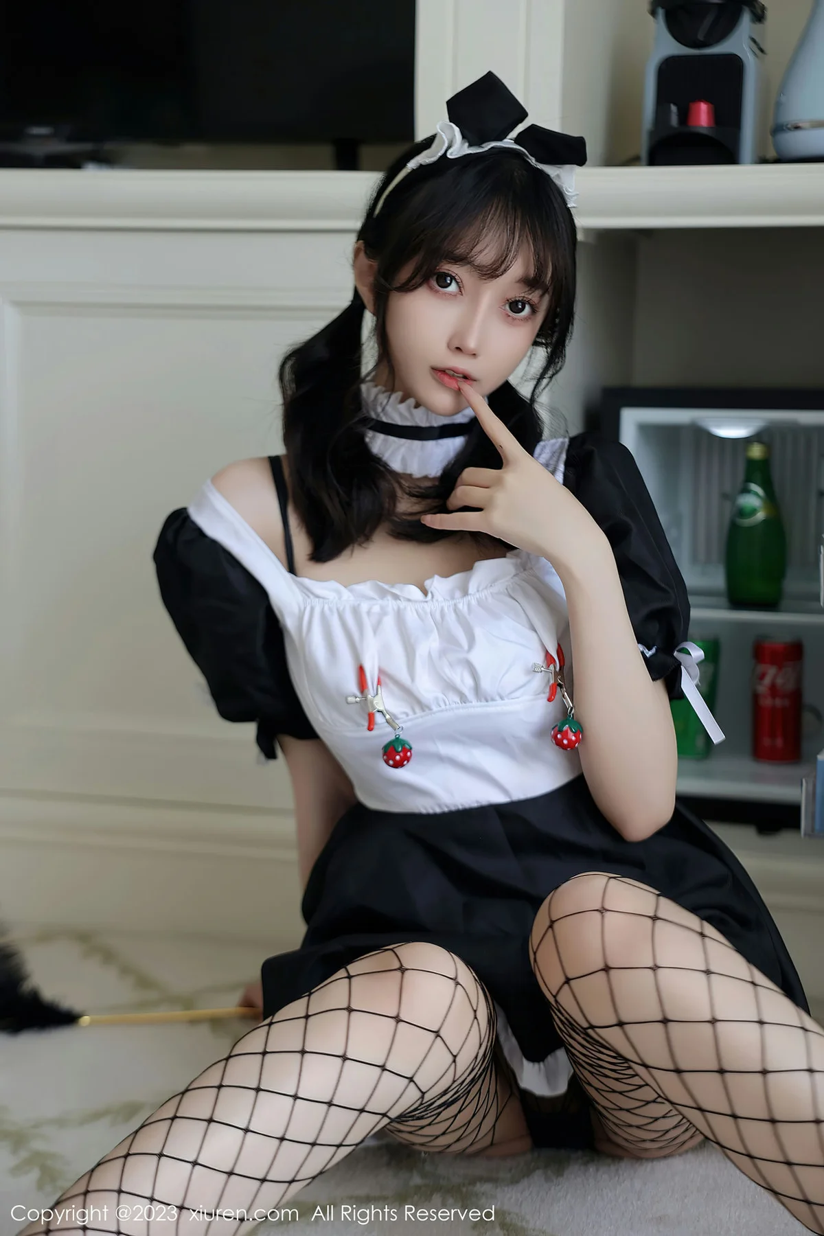 XiuRen 秀人 No.7217  玥儿玥er 黑白拼色女仆杭州旅拍33 - 8