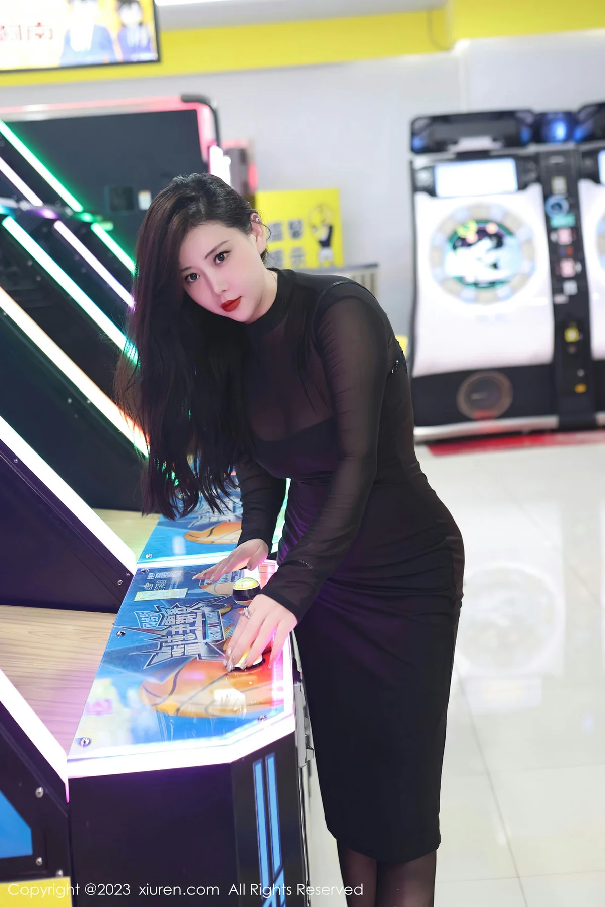 XiuRen 秀人 No.7230  王婉悠Queen 电玩城黑色薄纱性感写真 - 2