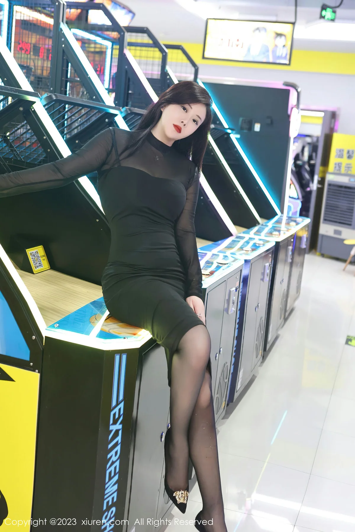 XiuRen 秀人 No.7230  王婉悠Queen 电玩城黑色薄纱性感写真 - 7