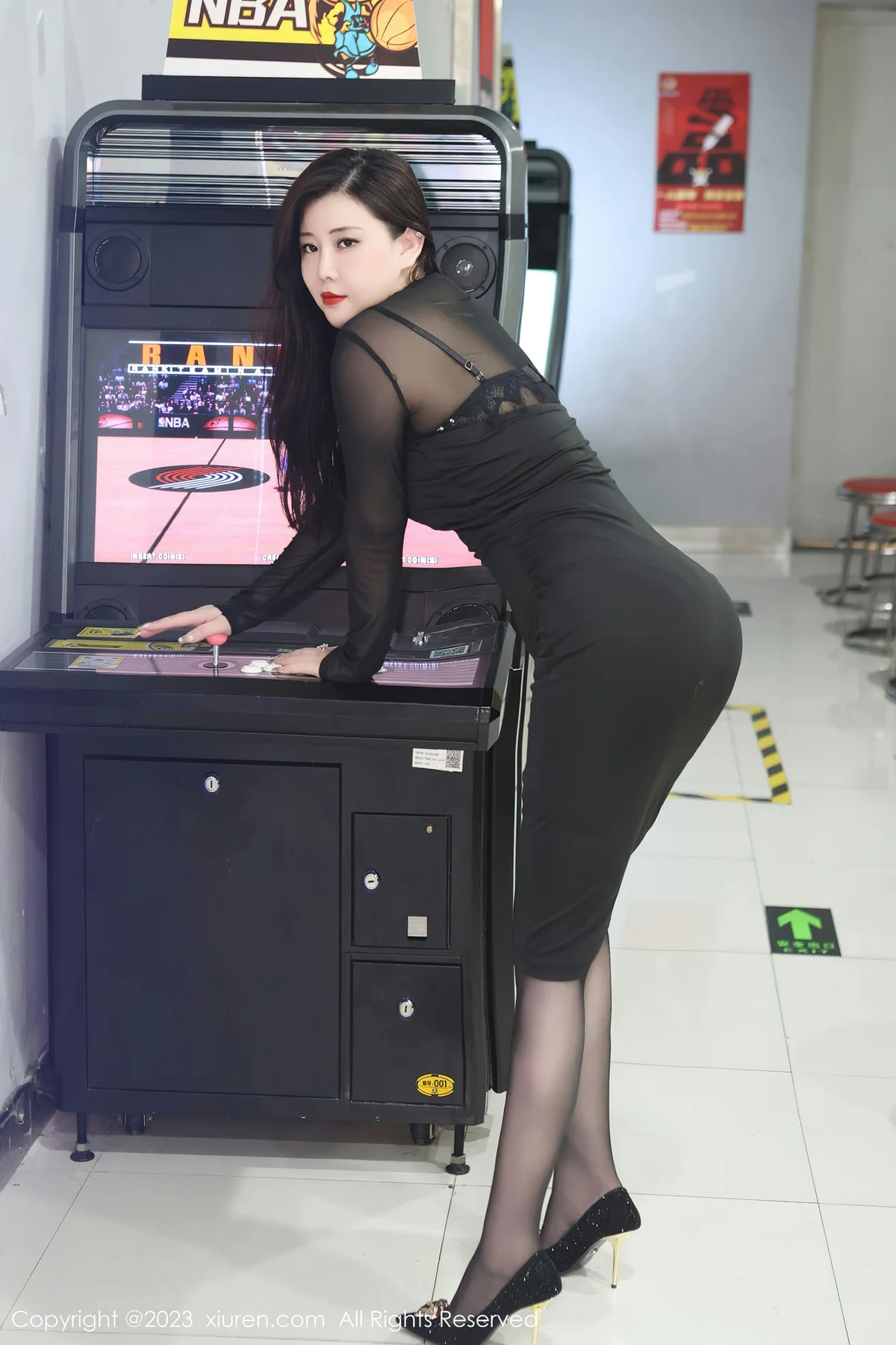 XiuRen 秀人 No.7230  王婉悠Queen 电玩城黑色薄纱性感写真 - 8