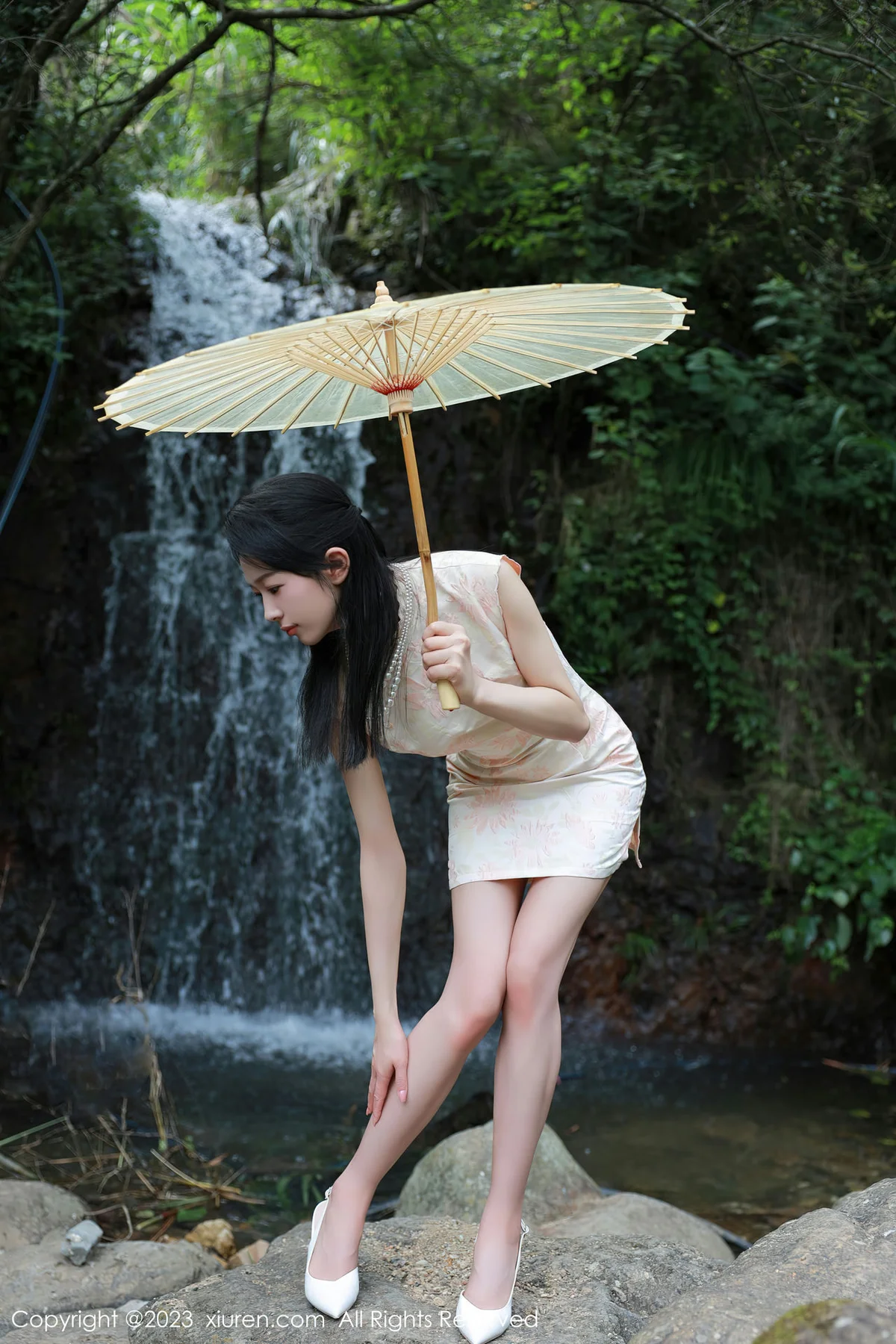 XiuRen 秀人 No.7234  糖豆sisi 户外溪边白色旗袍服饰11 - 5