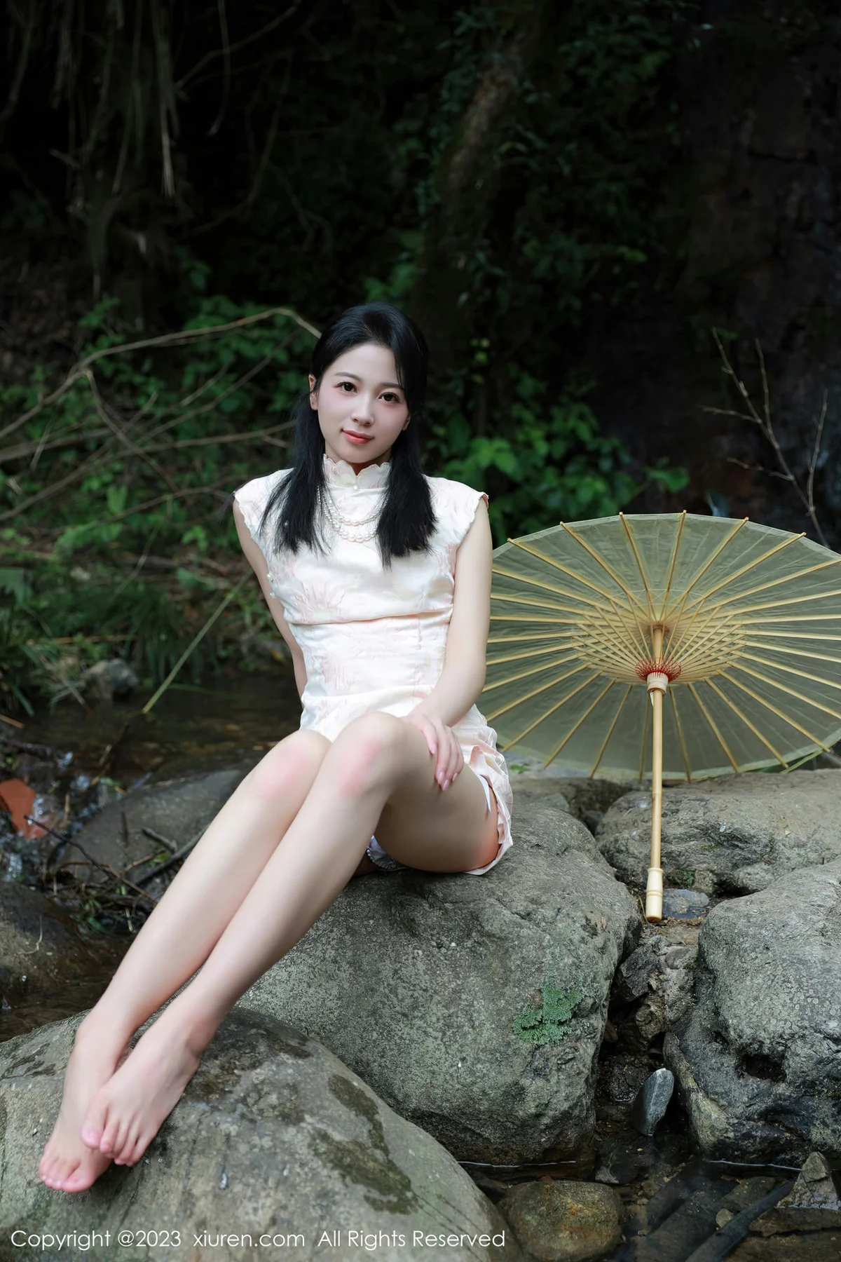 XiuRen 秀人 No.7234  糖豆sisi 户外溪边白色旗袍服饰11 - 1