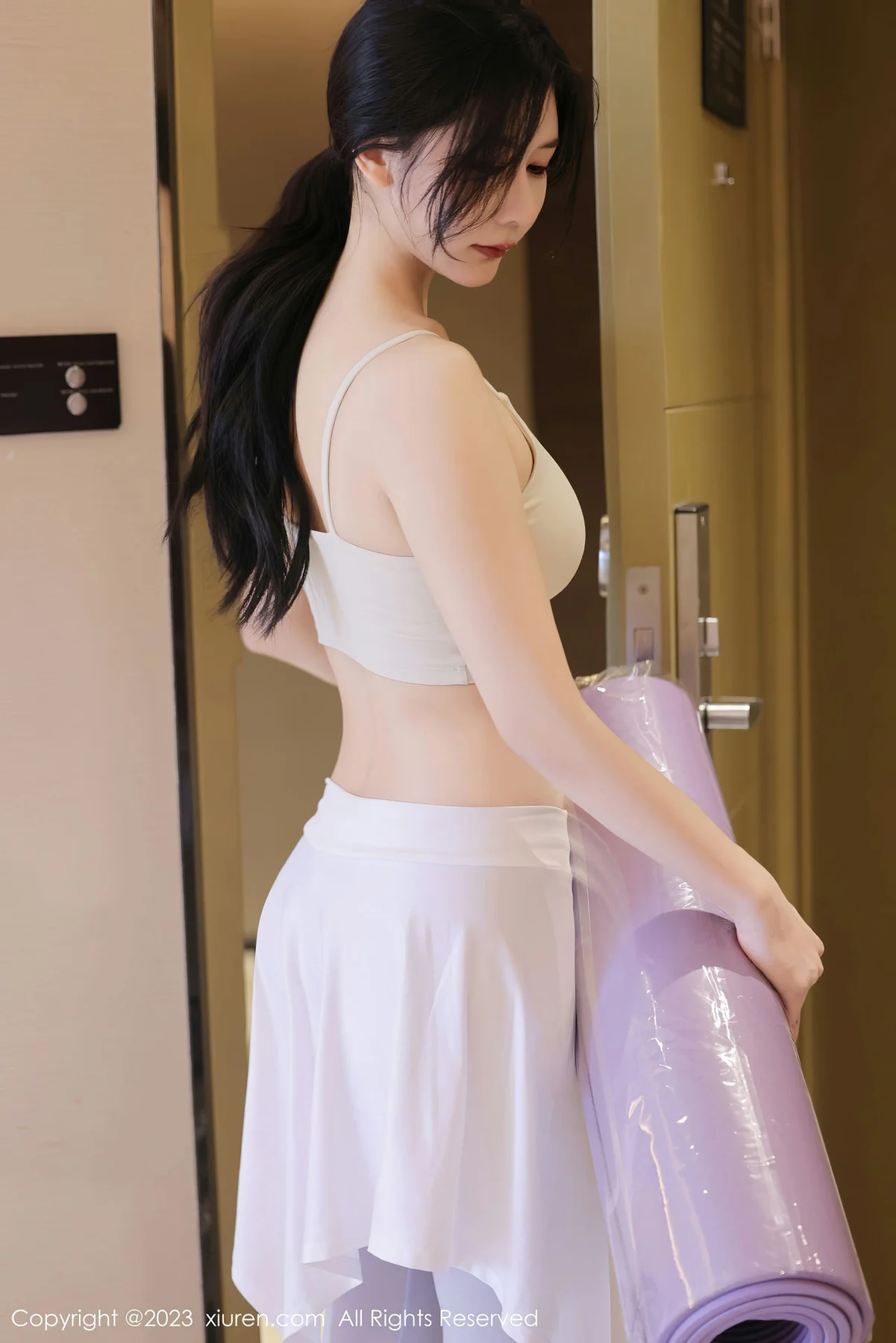 XiuRen 秀人 No.7294  尹甜甜 浅色瑜伽服饰广州旅拍1 - 2