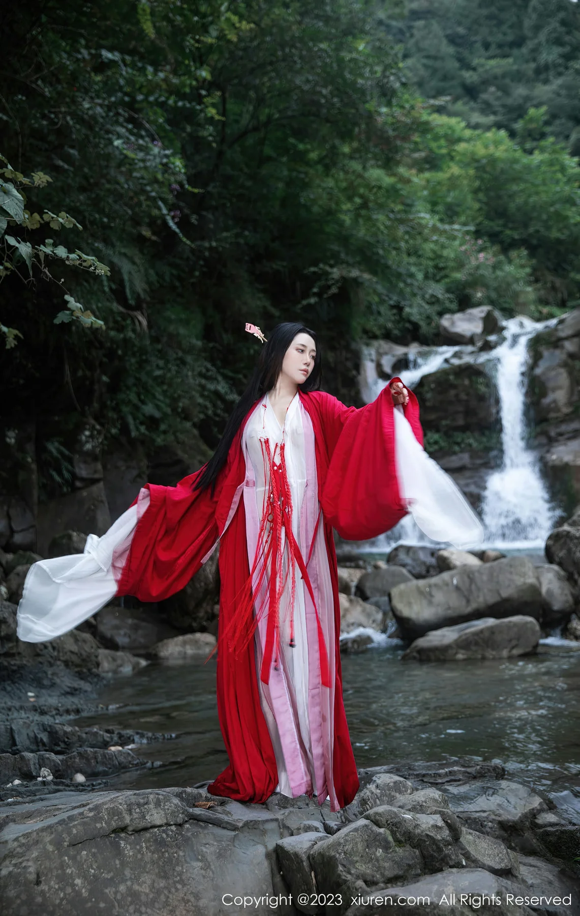 XiuRen 秀人 No.7295  严利娅Yuliya 户外诱惑红色古装性感写真 - 8