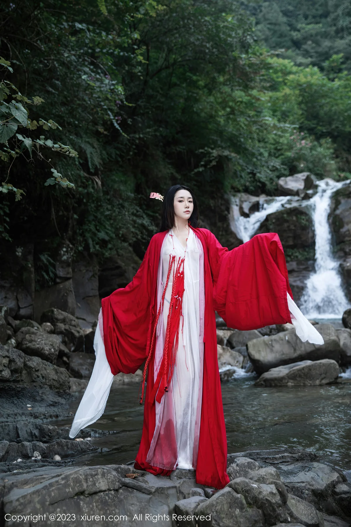 XiuRen 秀人 No.7295  严利娅Yuliya 户外诱惑红色古装性感写真 - 10