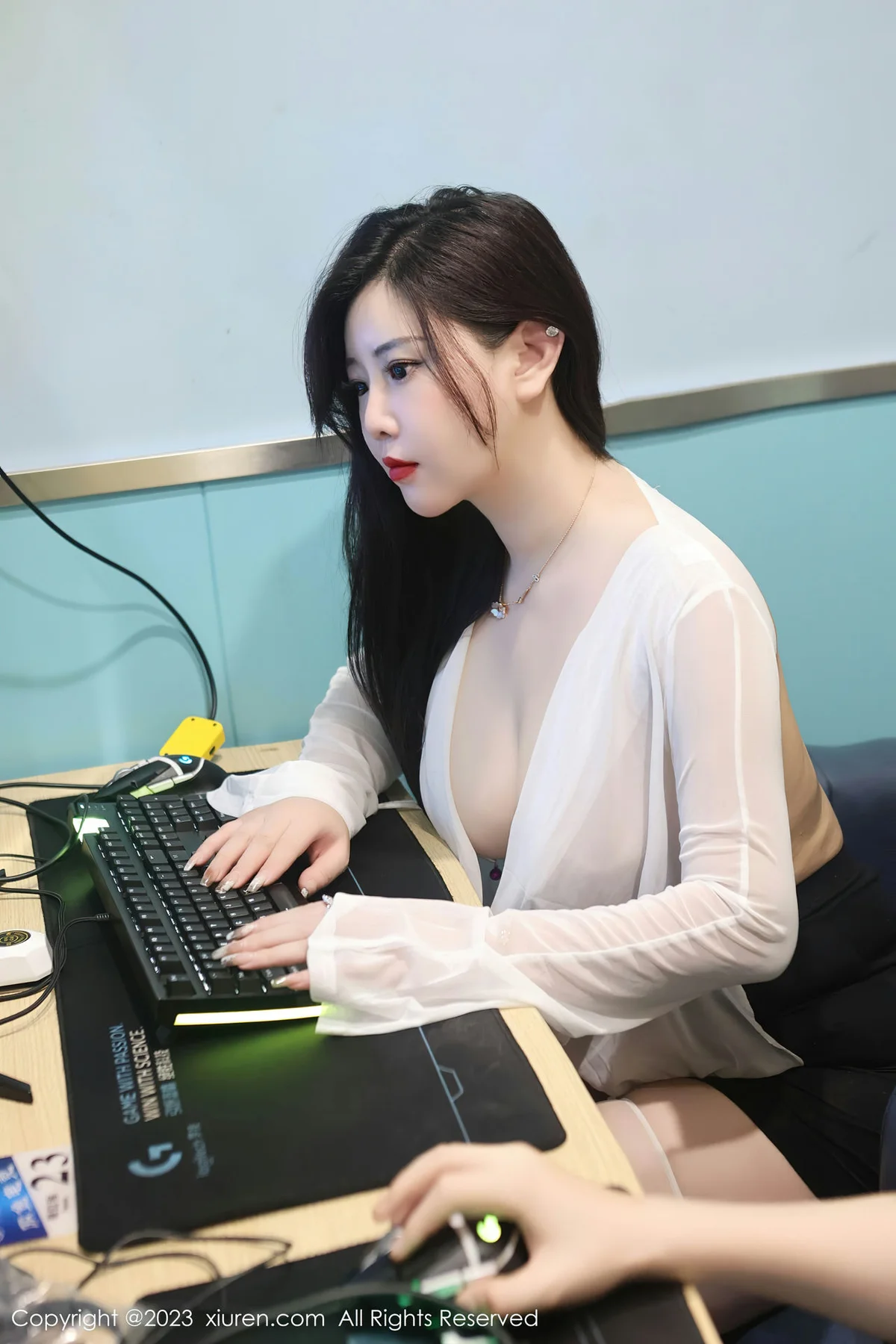 XiuRen 秀人 No.7373  王婉悠Queen 白色轻透服饰性感写真1 - 9