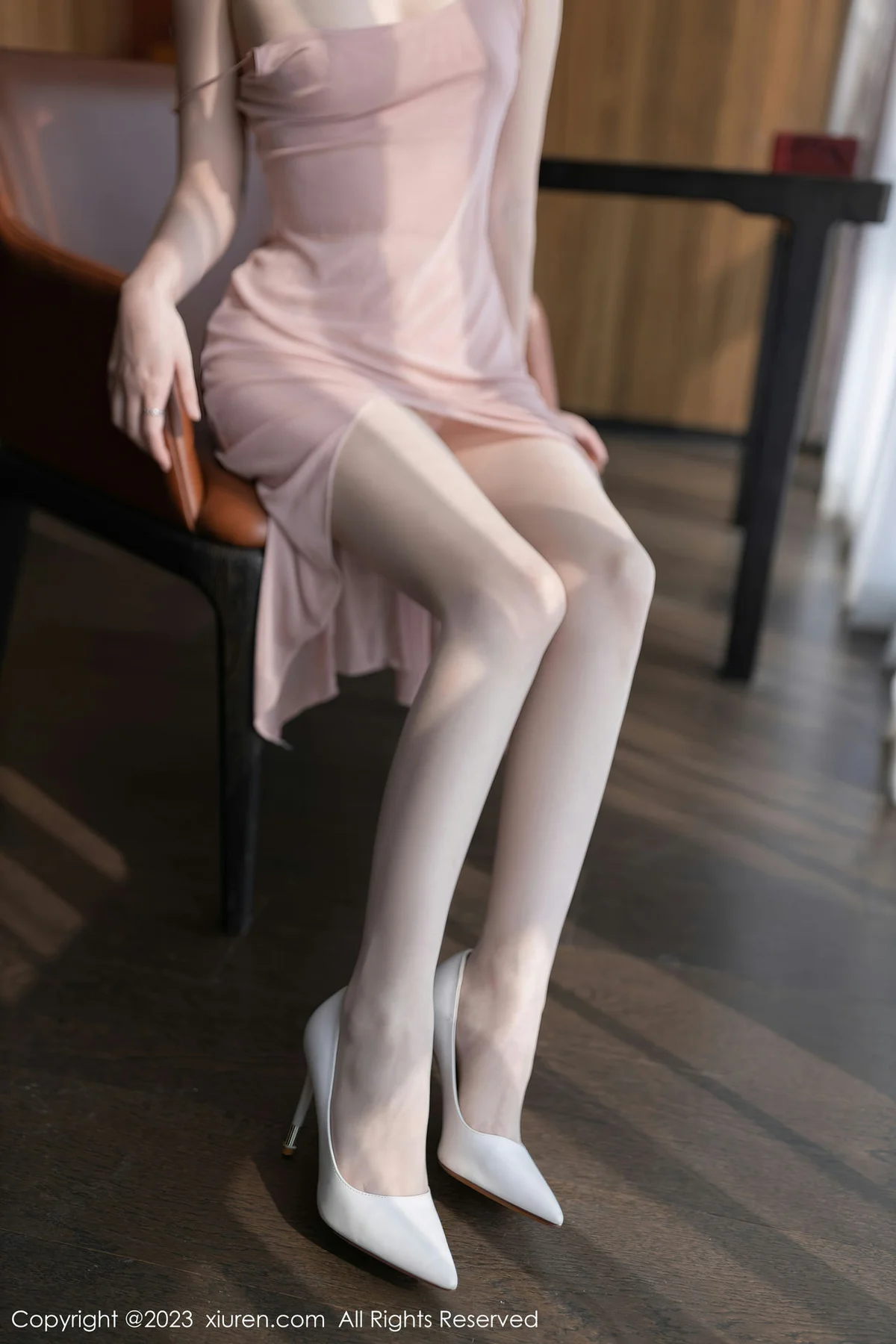 XiuRen 秀人 No.7429  鱼子酱Fish 吊带长裙性感写真1 - 5