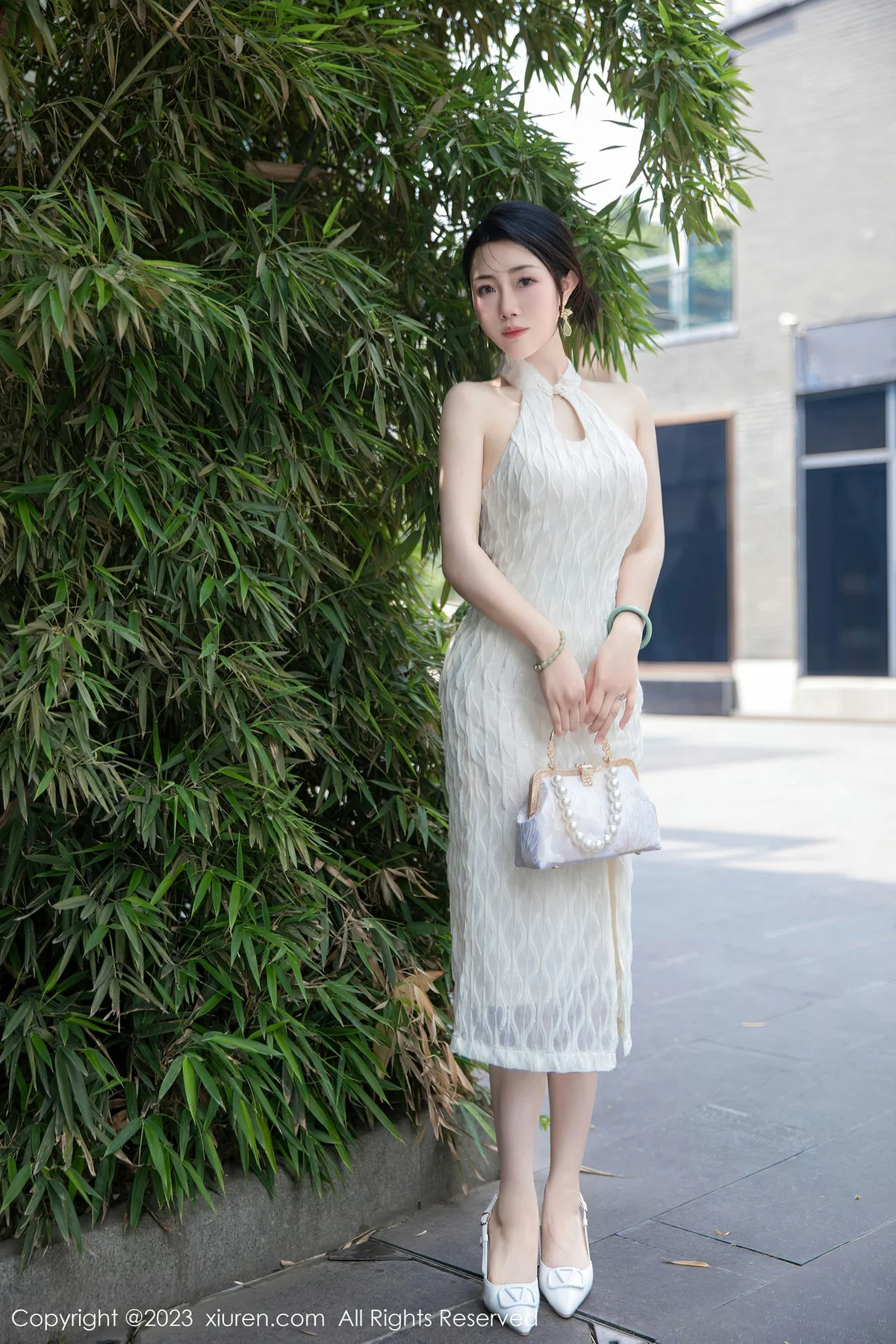 XiuRen 秀人 No.7435  严利娅Yuliya 白色旗袍性感写真 - 1