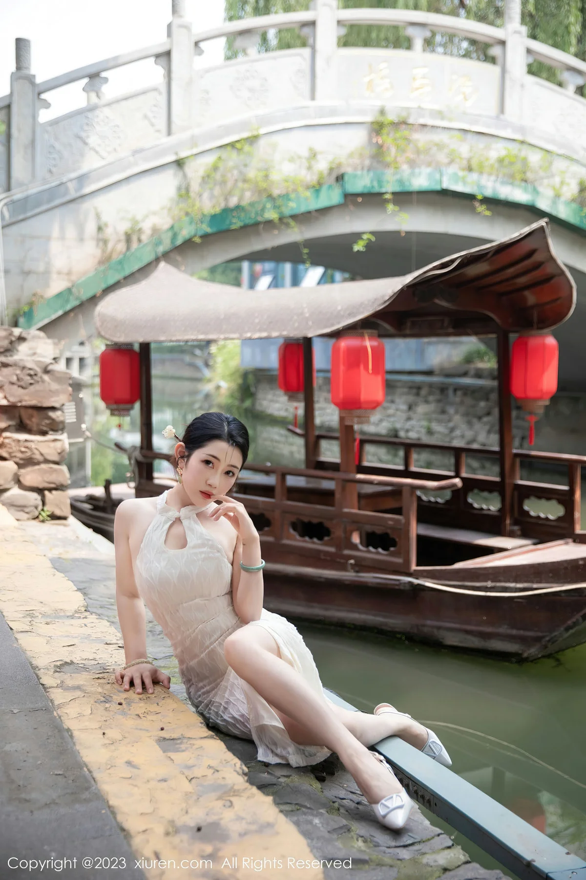 XiuRen 秀人 No.7435  严利娅Yuliya 白色旗袍性感写真 - 2