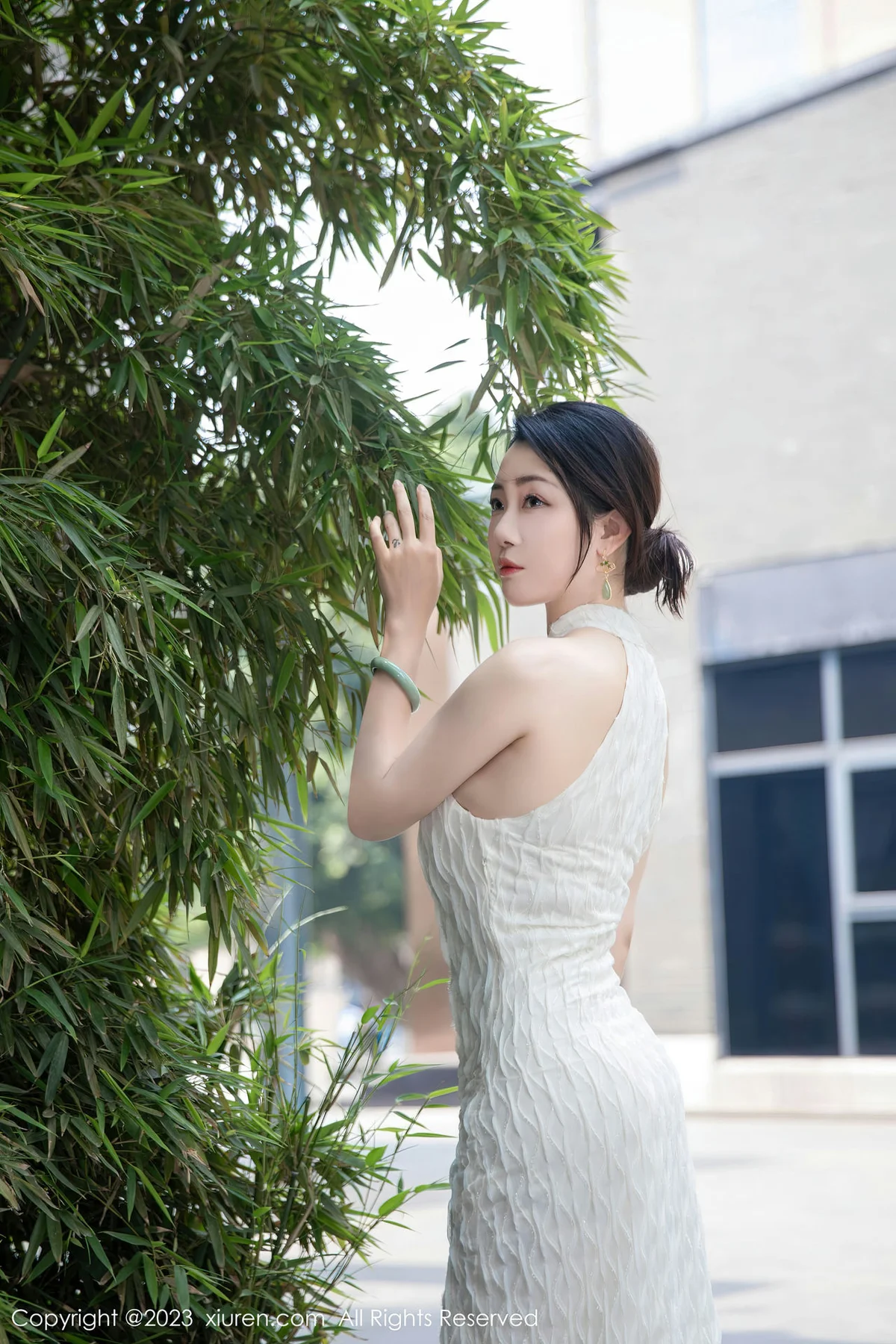 XiuRen 秀人 No.7435  严利娅Yuliya 白色旗袍性感写真 - 5