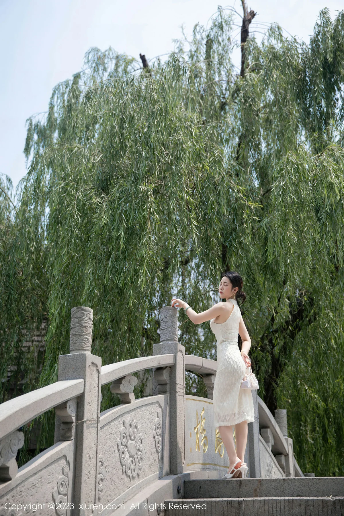 XiuRen 秀人 No.7435  严利娅Yuliya 白色旗袍性感写真 - 10