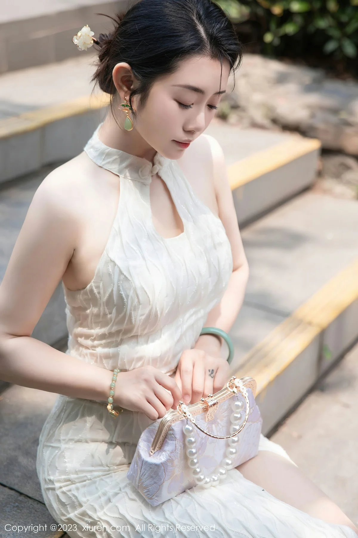 XiuRen 秀人 No.7435  严利娅Yuliya 白色旗袍性感写真 - 1