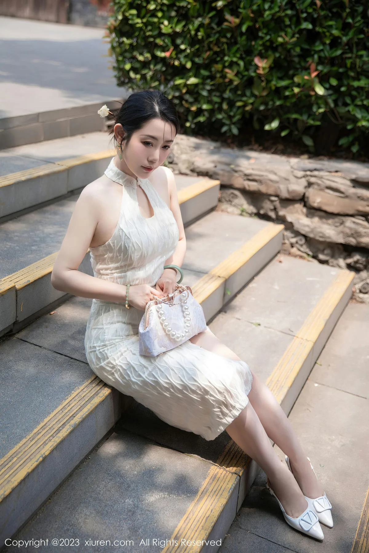 XiuRen 秀人 No.7435  严利娅Yuliya 白色旗袍性感写真 - 2