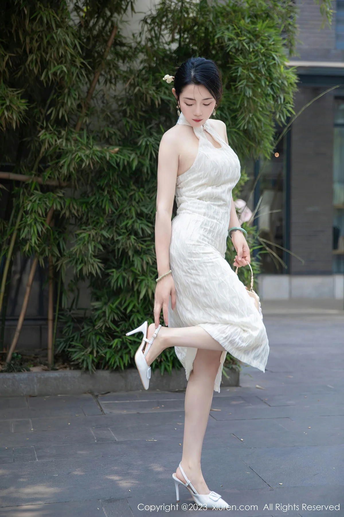 XiuRen 秀人 No.7435  严利娅Yuliya 白色旗袍性感写真 - 8