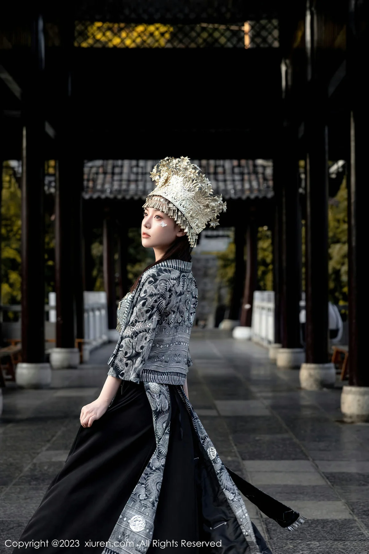 XiuRen 秀人 No.7448  豆瓣酱 银饰苗族服饰性感写真111 - 1