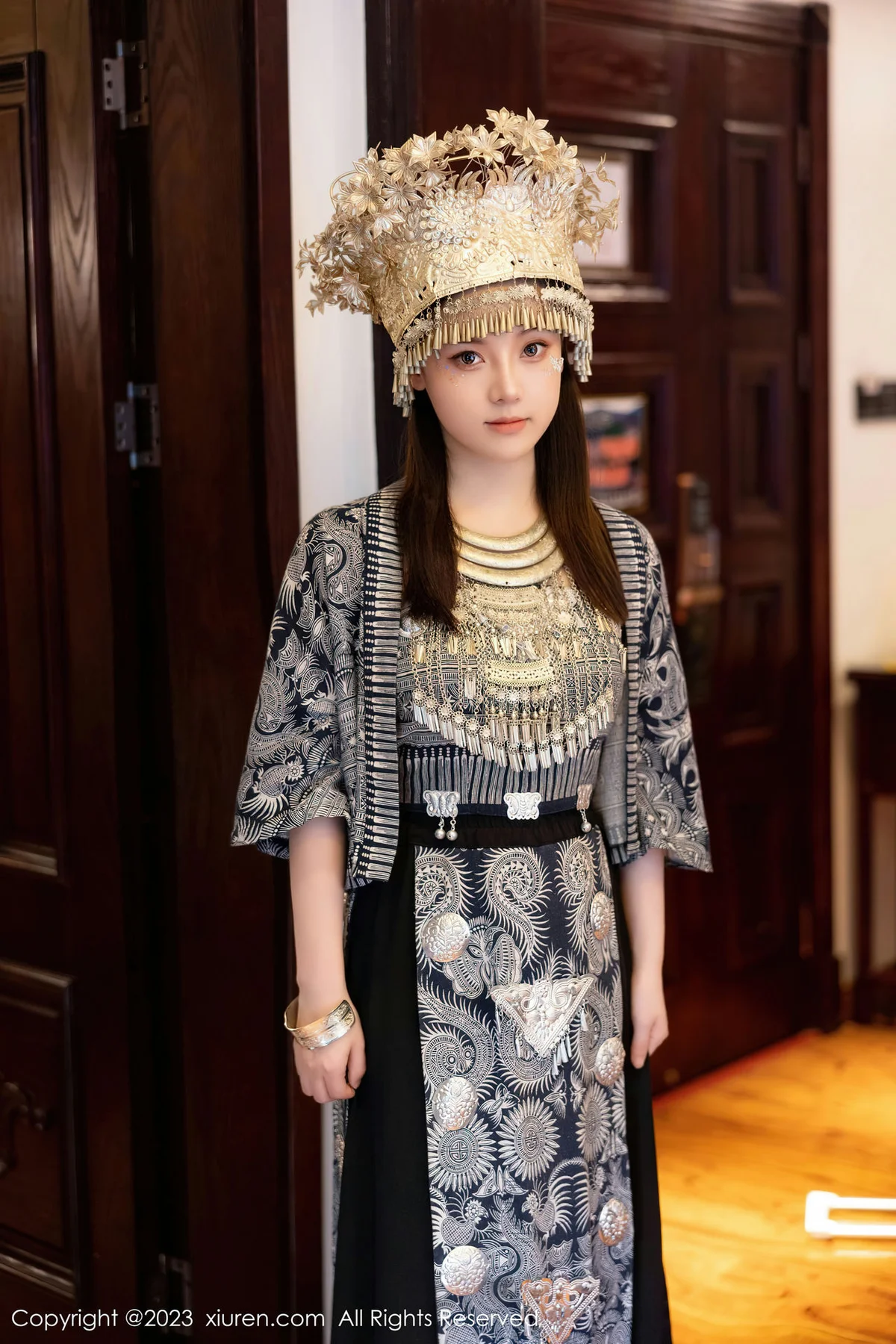 XiuRen 秀人 No.7448  豆瓣酱 银饰苗族服饰性感写真111 - 8