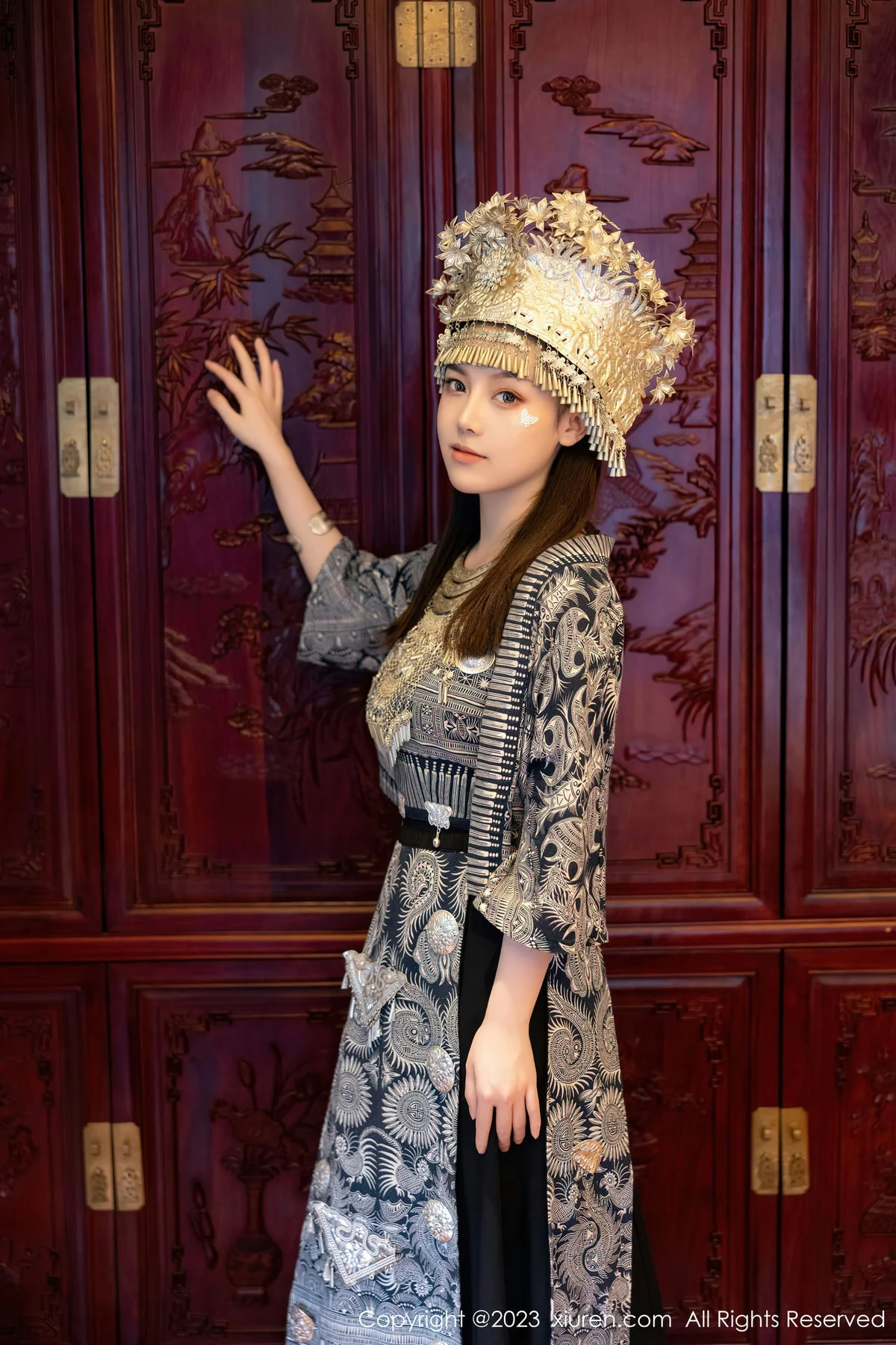 XiuRen 秀人 No.7448  豆瓣酱 银饰苗族服饰性感写真111 - 9