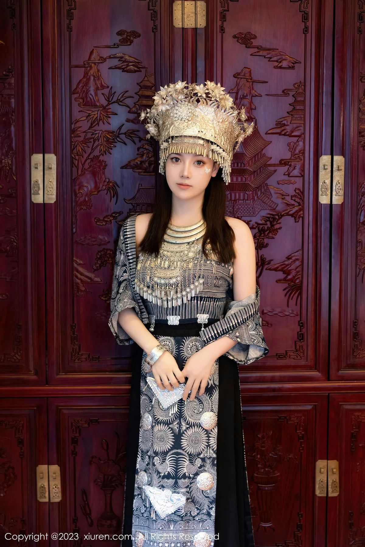 XiuRen 秀人 No.7448  豆瓣酱 银饰苗族服饰性感写真111 - 10