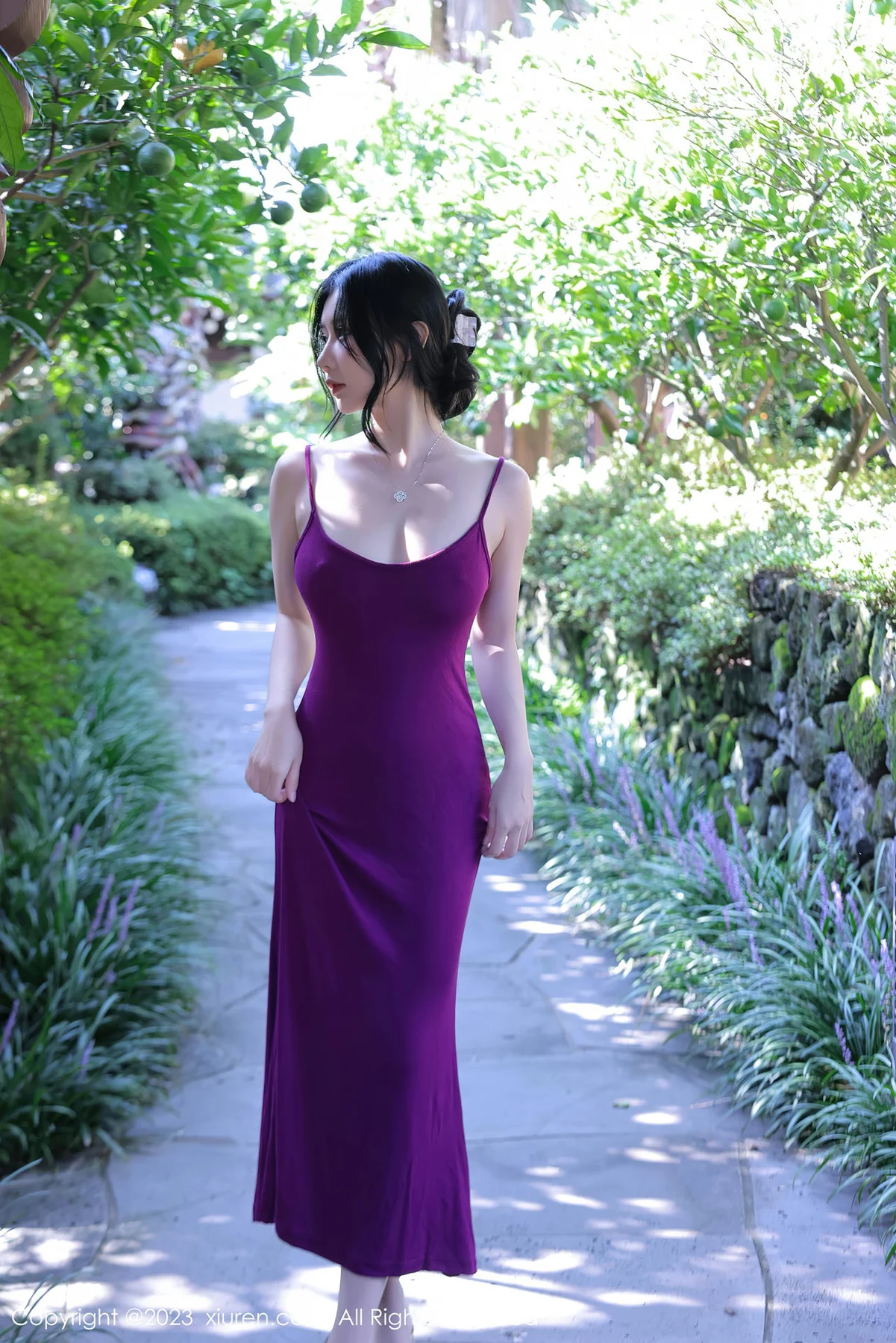 XiuRen 秀人 No.7485  尹甜甜 紫色吊带长裙济州岛旅拍33 - 1