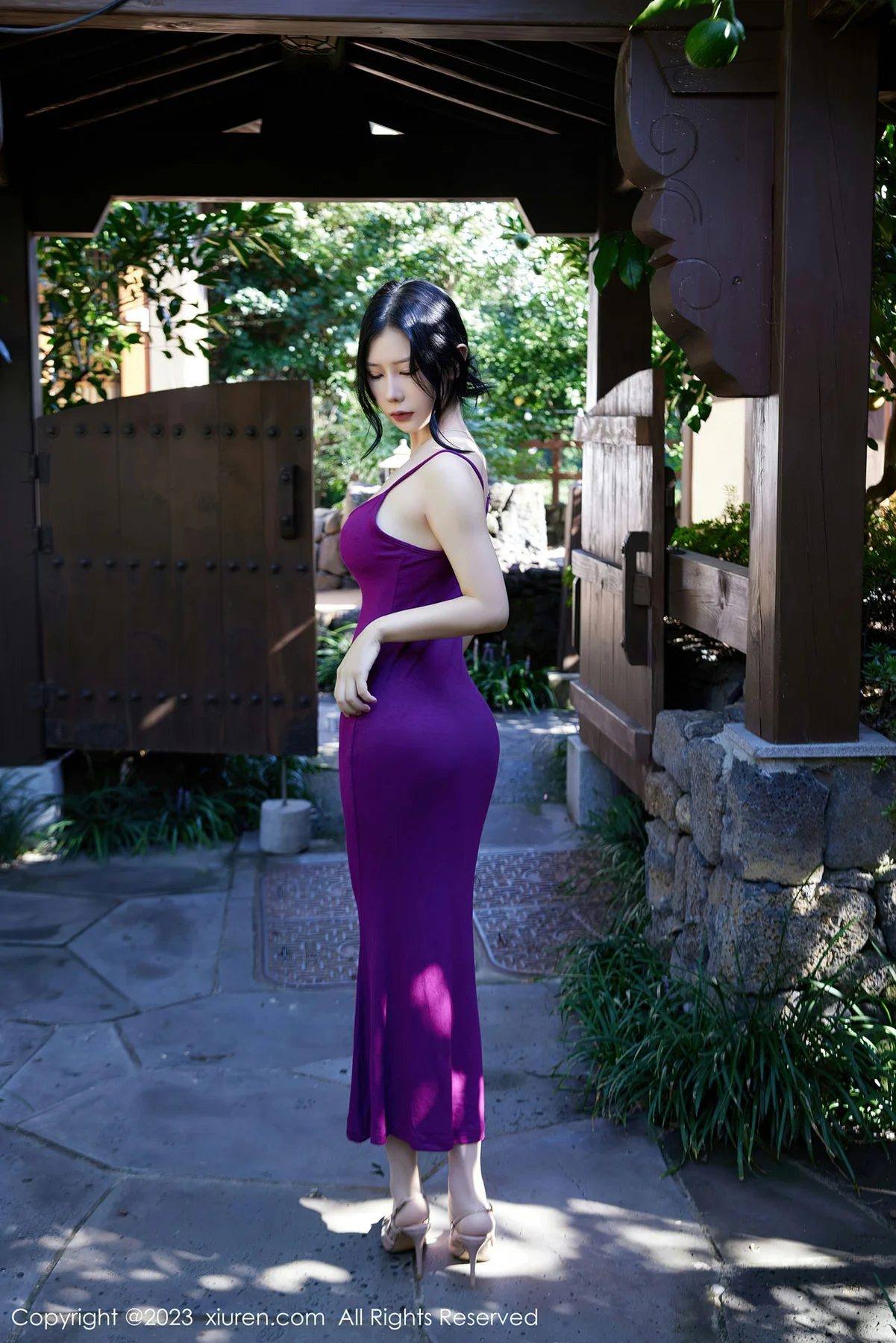 XiuRen 秀人 No.7485  尹甜甜 紫色吊带长裙济州岛旅拍33 - 9