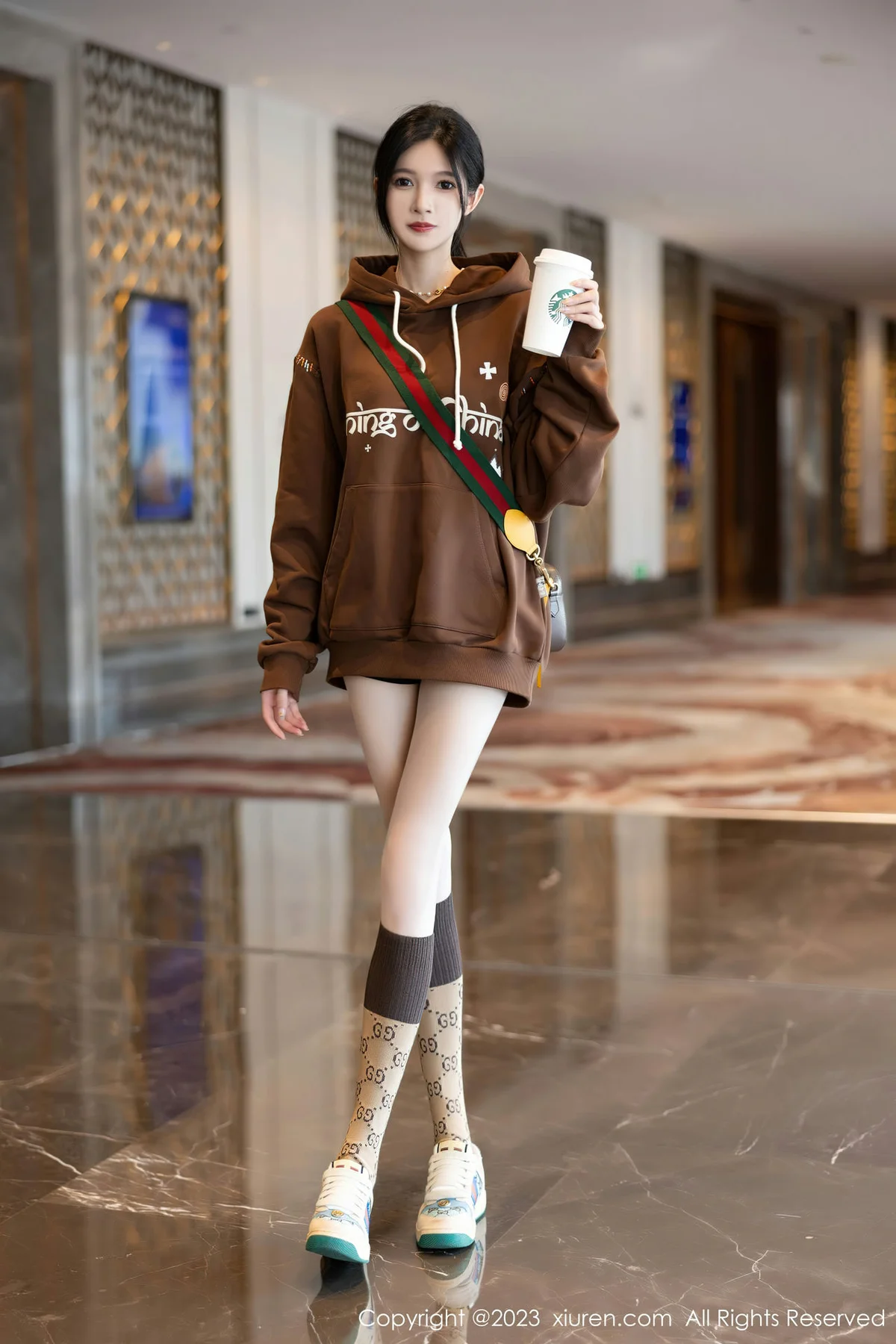 XiuRen 秀人 No.7488  程程程- 咖啡色卫衣性感写真1 - 2