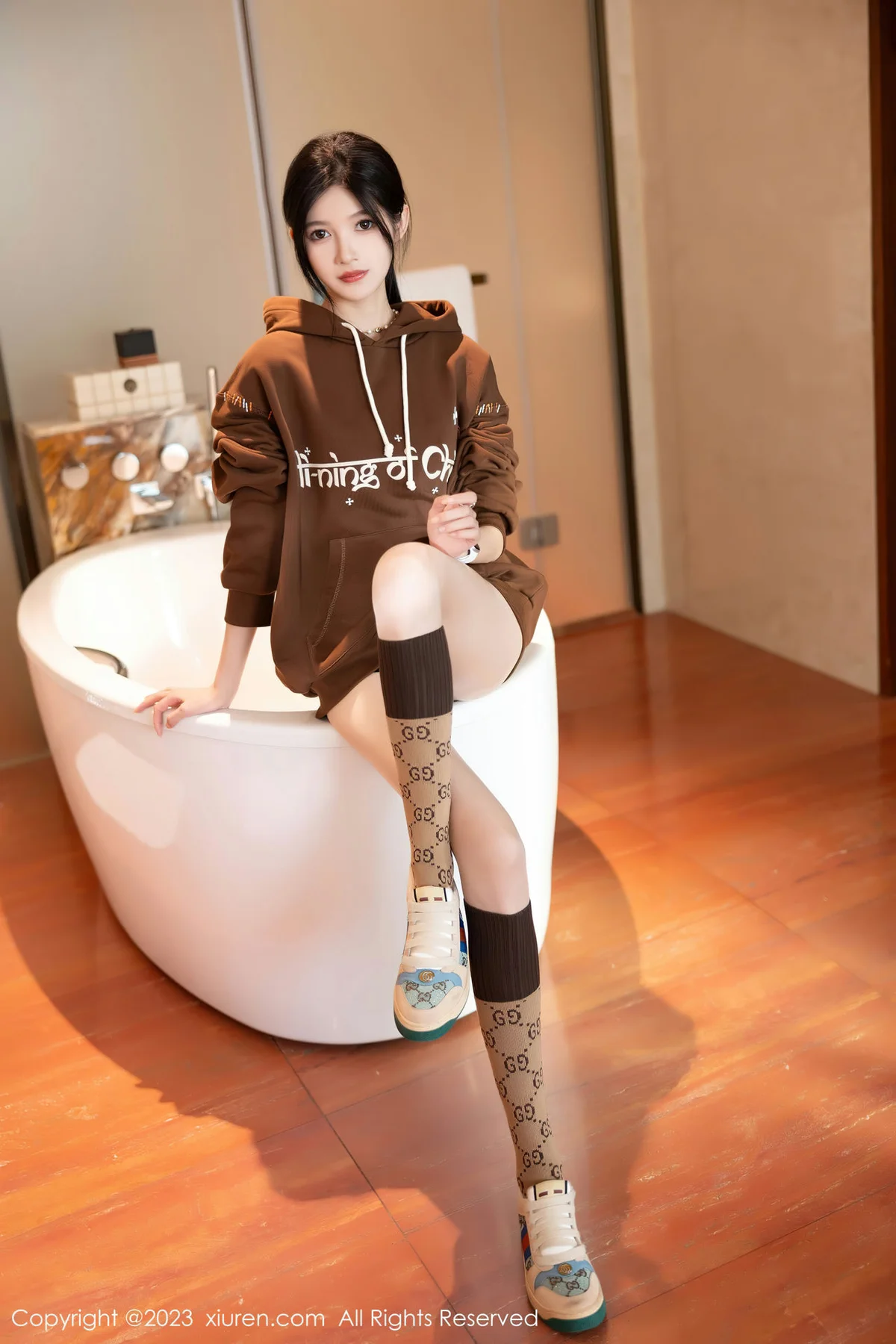 XiuRen 秀人 No.7488  程程程- 咖啡色卫衣性感写真1 - 7