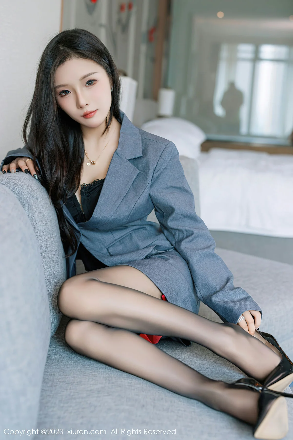 XiuRen 秀人 No.7511  七七kiko  灰色西服性感写真3 - 10